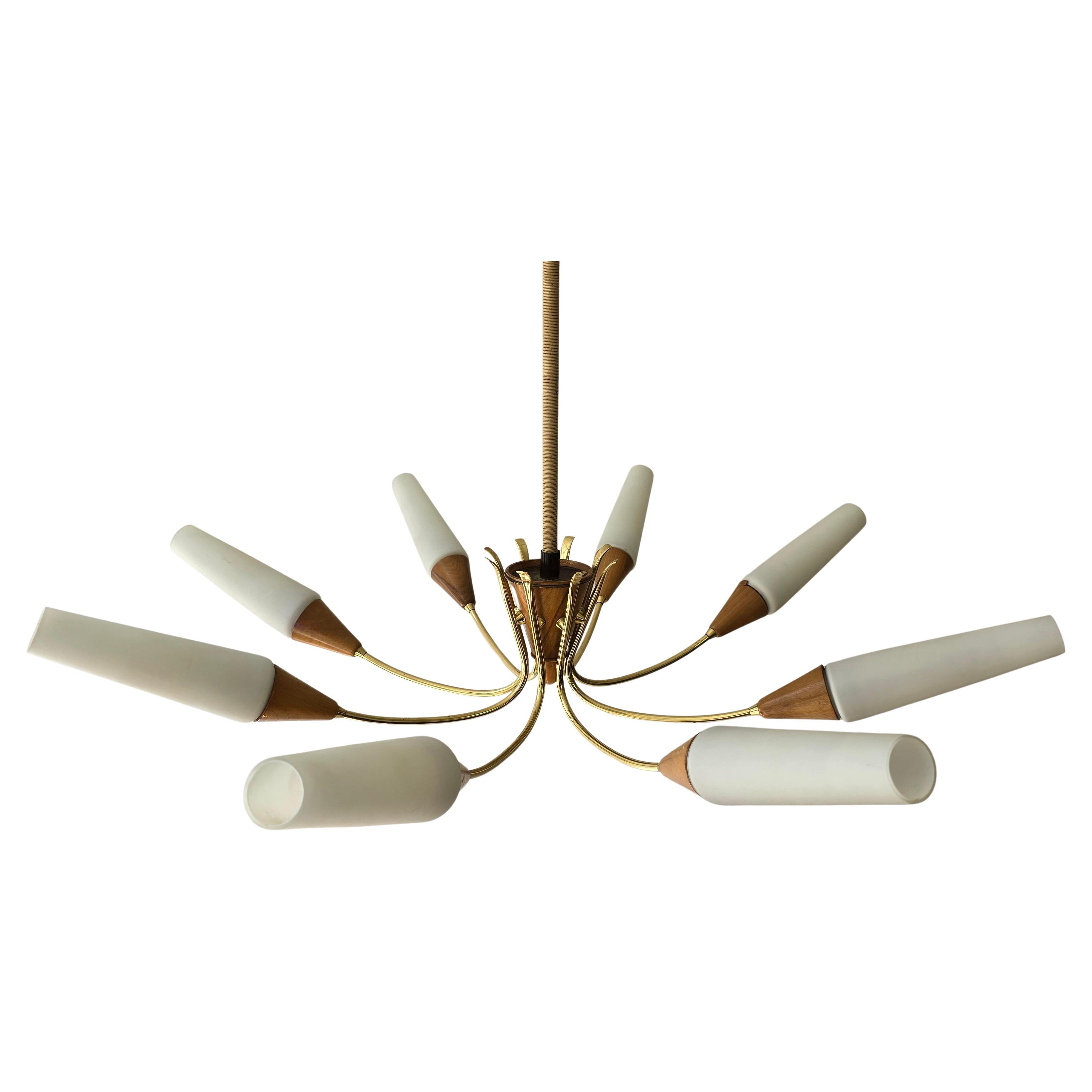 Large 1950s Italian Chandelier In Brass, Glass and wood For Sale 1
