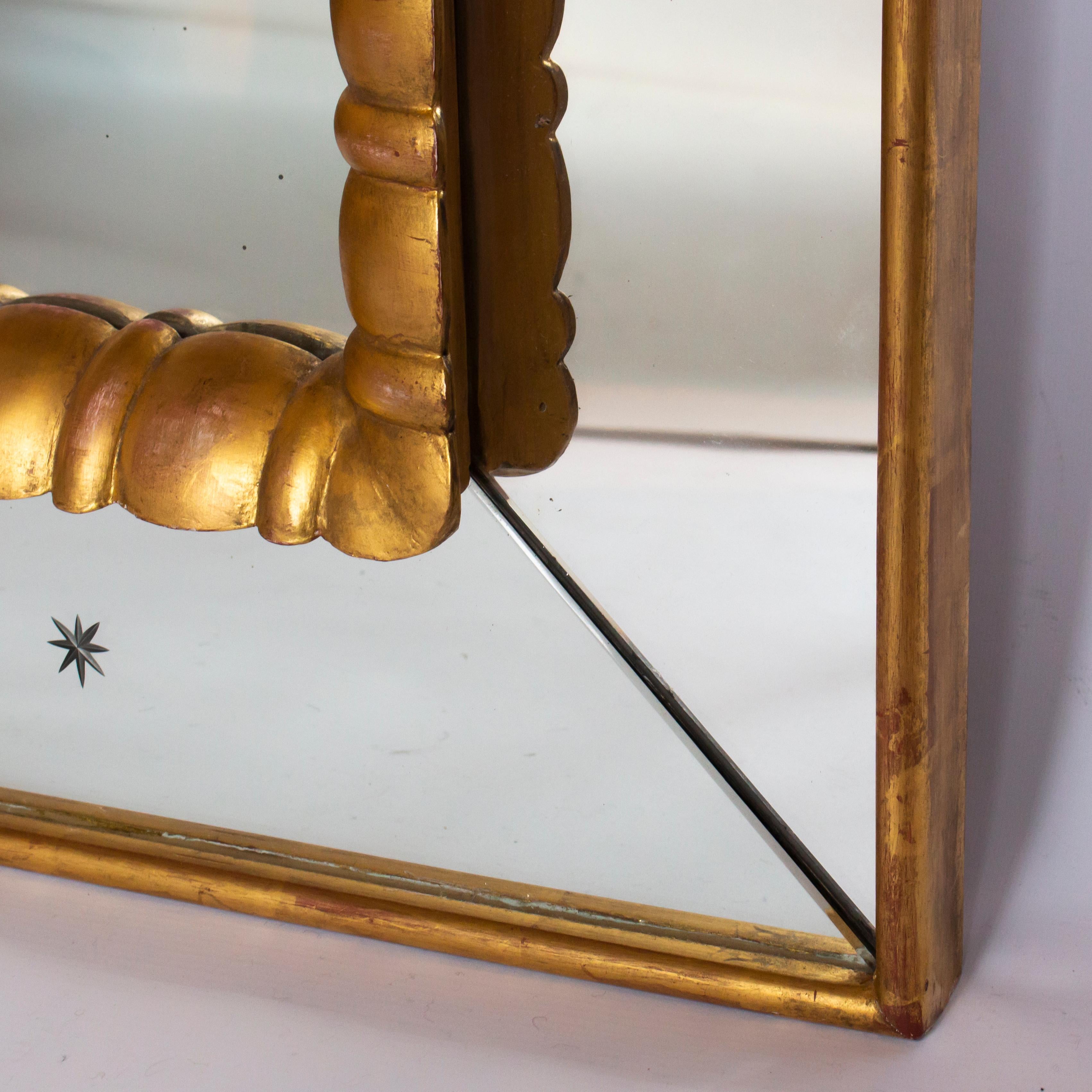 miroir italien des années 1950 avec cadre en bois doré et cadre intérieur en bois doré sculpté. Peut être suspendu horizontalement ou verticalement,
vers 1950.
