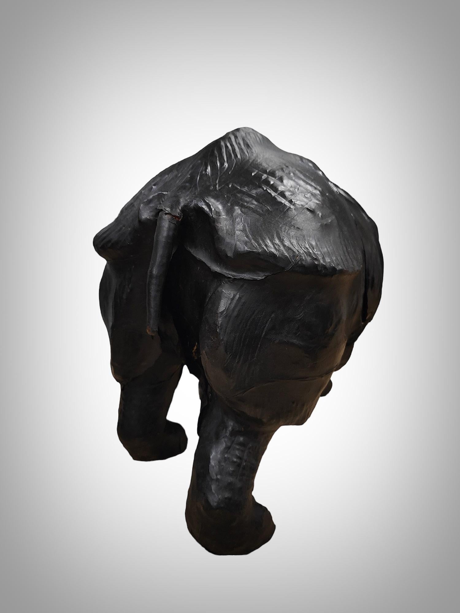 Großes Leder-Nashorn aus den 1950er Jahren - europäisches Qualitäts-Dekorationsstück mit exquisiter im Angebot 6
