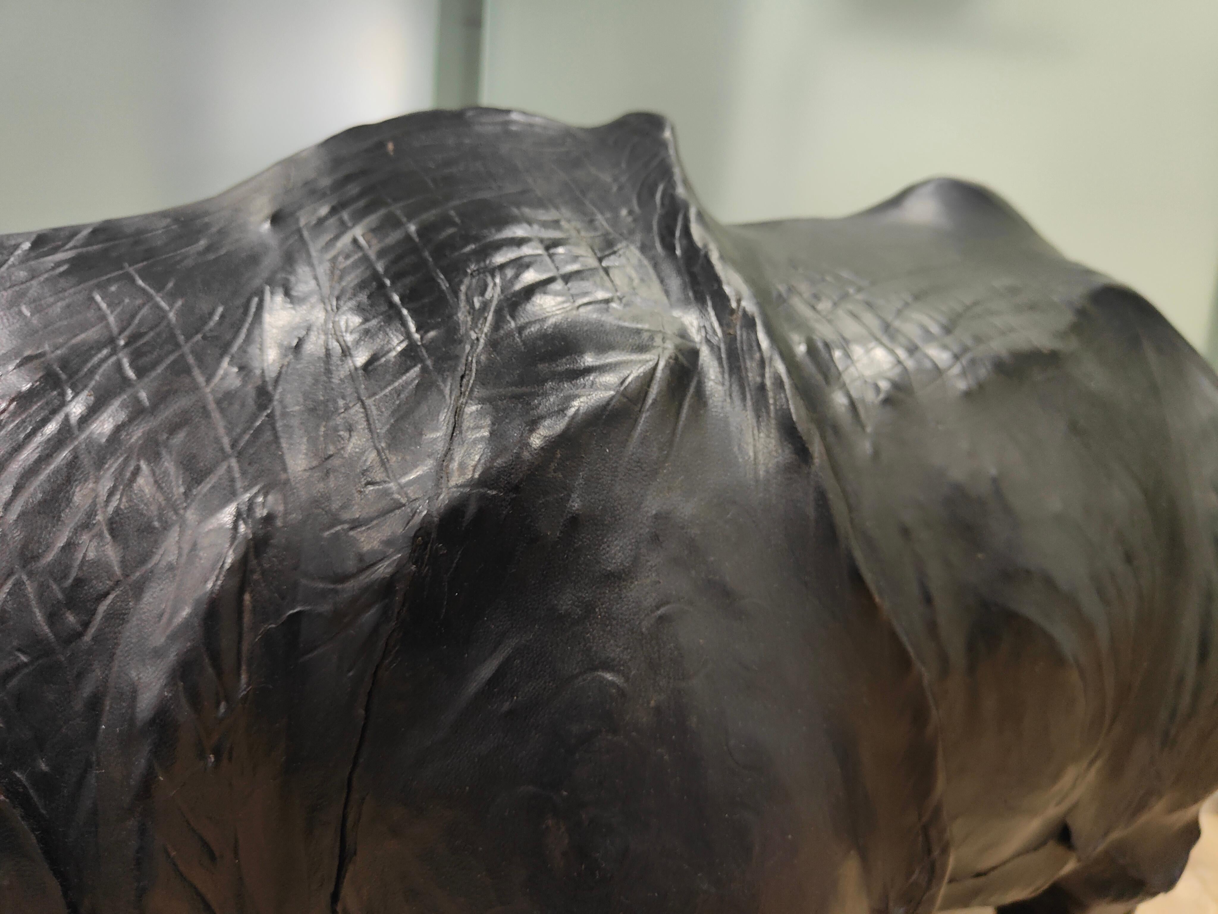 Großes Leder-Nashorn aus den 1950er Jahren - europäisches Qualitäts-Dekorationsstück mit exquisiter im Angebot 9