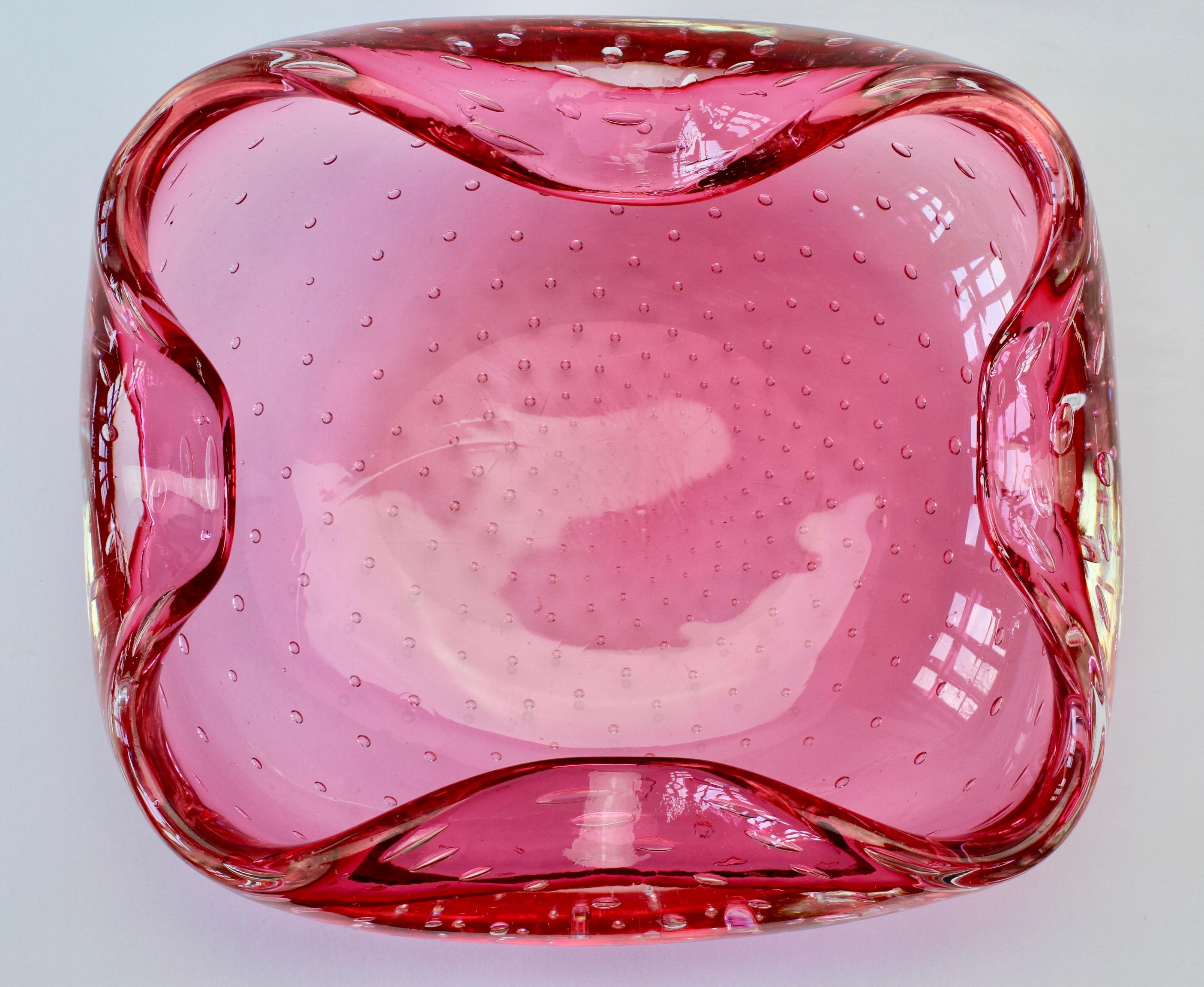 Beautiful large midcentury modern vintage rectangular biomorphic shaped pink glass 'Bullicante' (controlled bubble) bowl, snack dish, vide poche or ashtray with folded rims. In the style of Italian Venetian Murano glass designer Carlo Scarpa for
