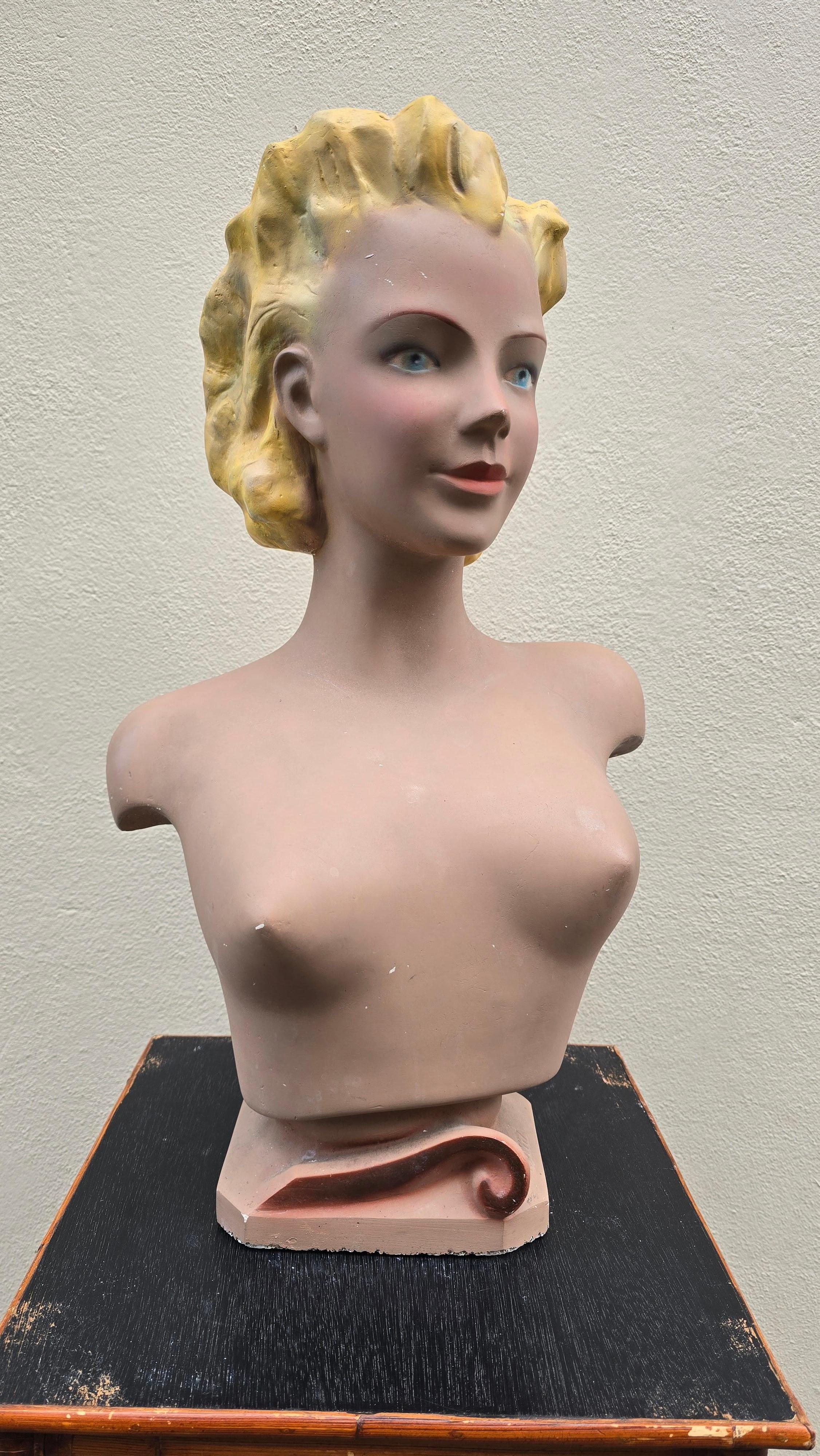 Large 1950s Novita Plaster Bust – Art Deco / Hollywood Regency Mannequin Display In Good Condition For Sale In Antwerp, BE