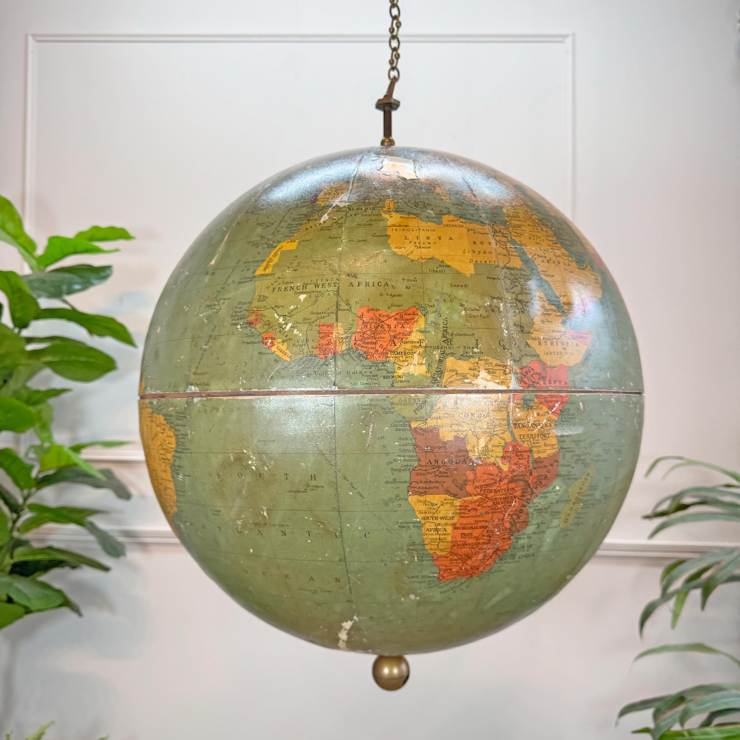 Large 1950's Philips' Hanging Globe en venta 3