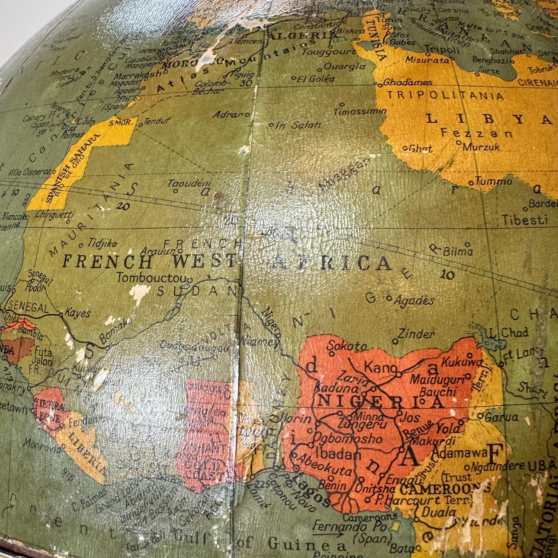 Large 1950's Philips' Hanging Globe Inglés en venta