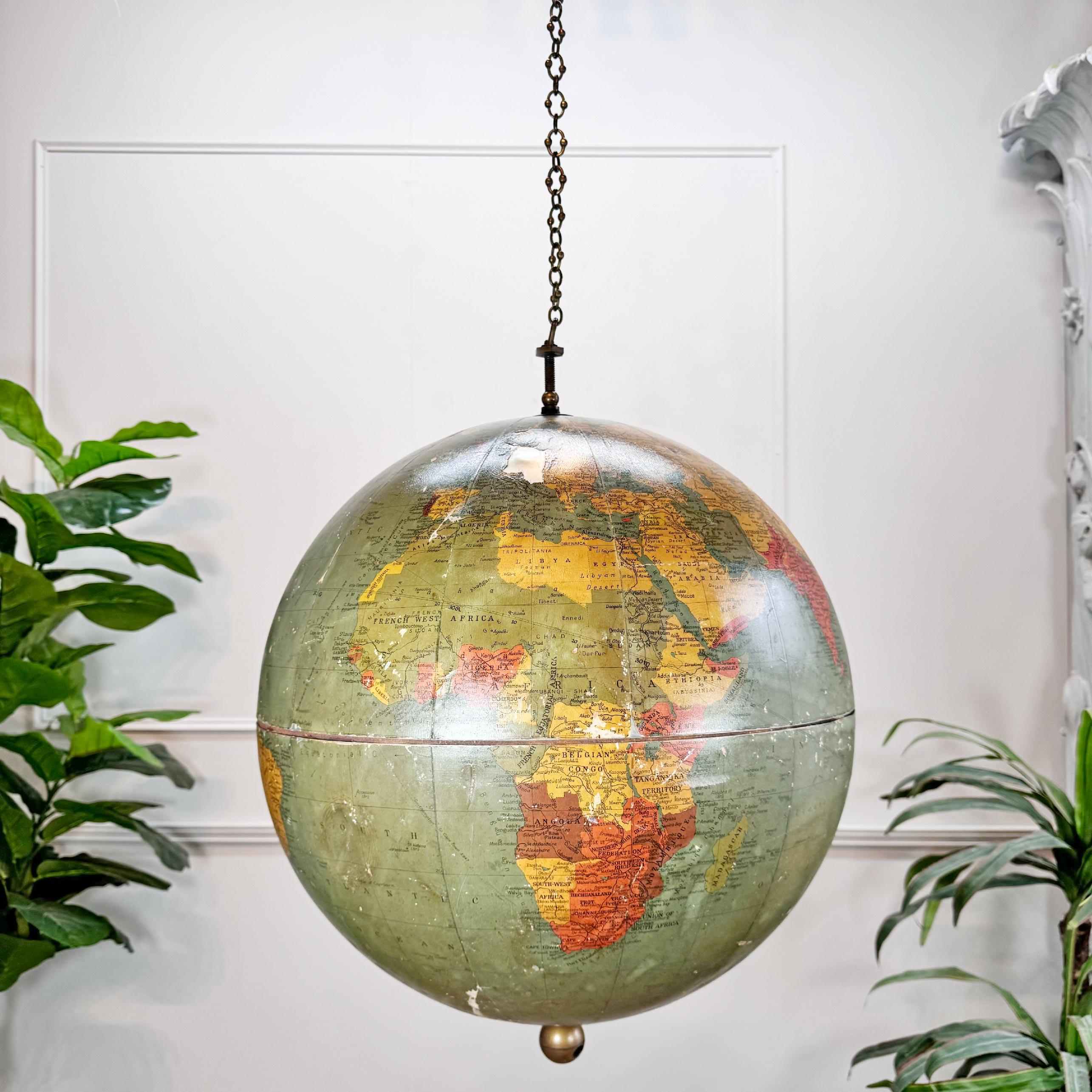 Large 1950's Philips' Hanging Globe en venta 1
