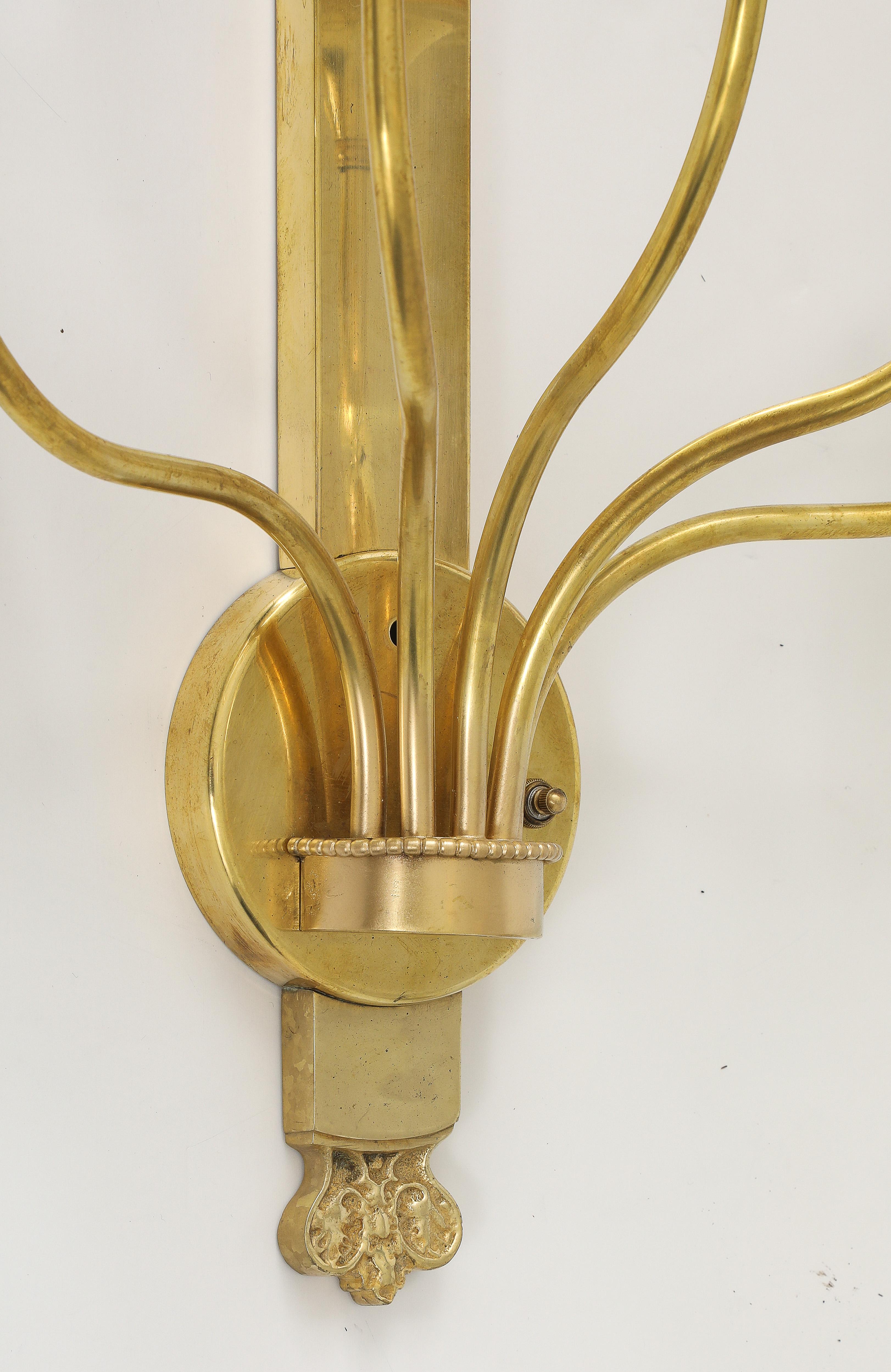 Grande applique francese in ottone massiccio degli anni '50 in vendita 7