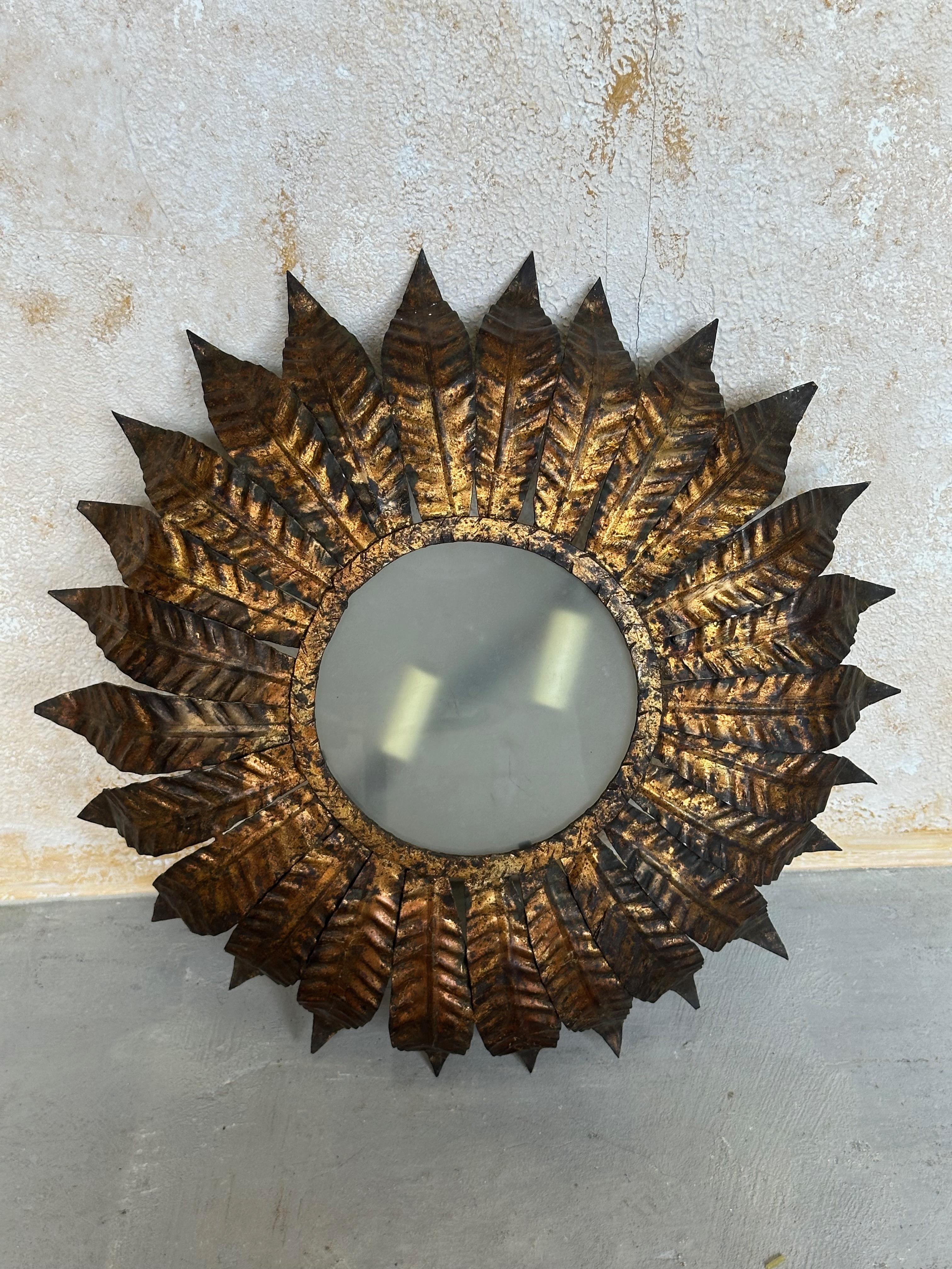 Grand plafonnier espagnol des années 1950 à couronne en métal doré en vente 2