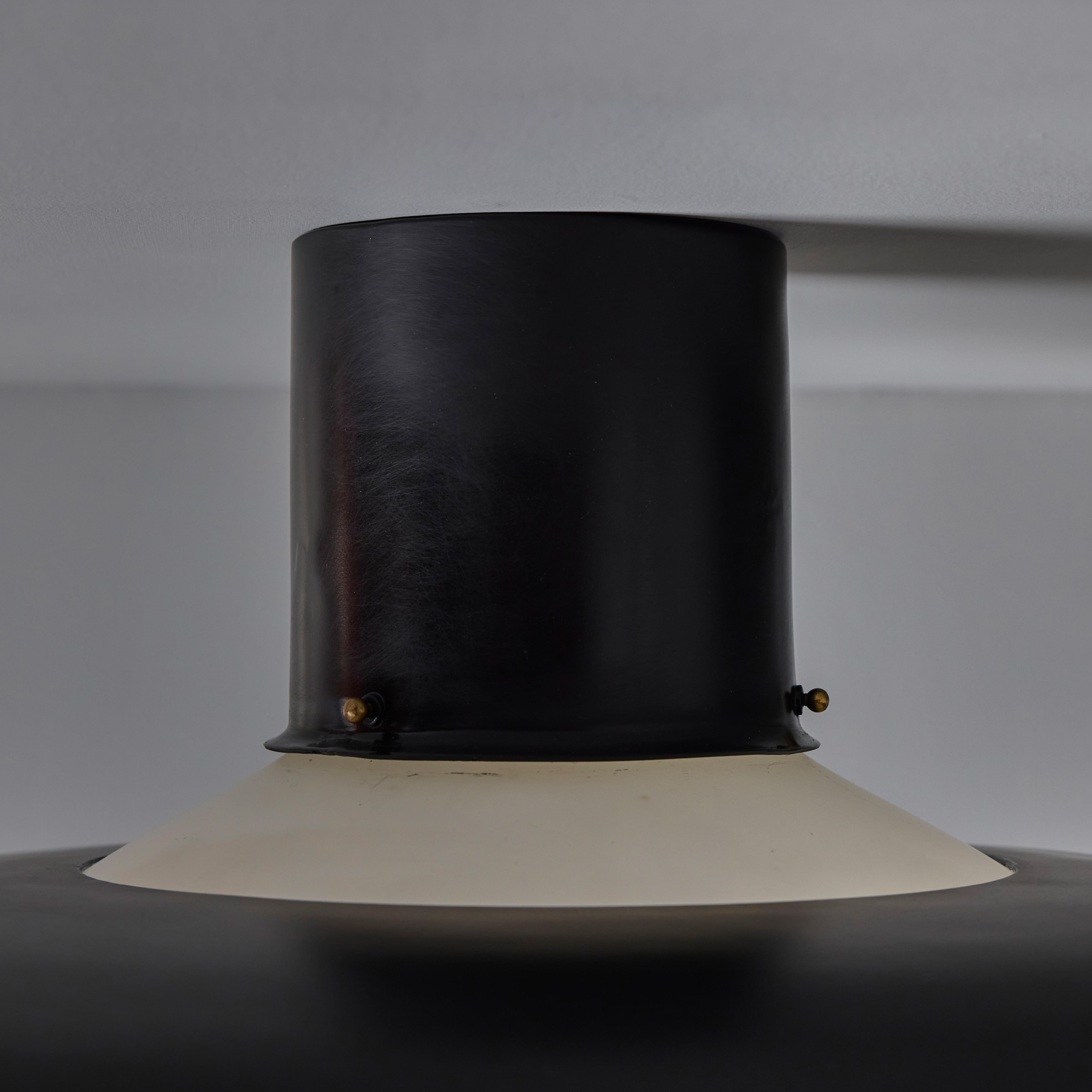 Grande lampada da soffitto in metallo nero e vetro opalino dello Stilnovo del 1950 di Bruno Gatta in vendita 6