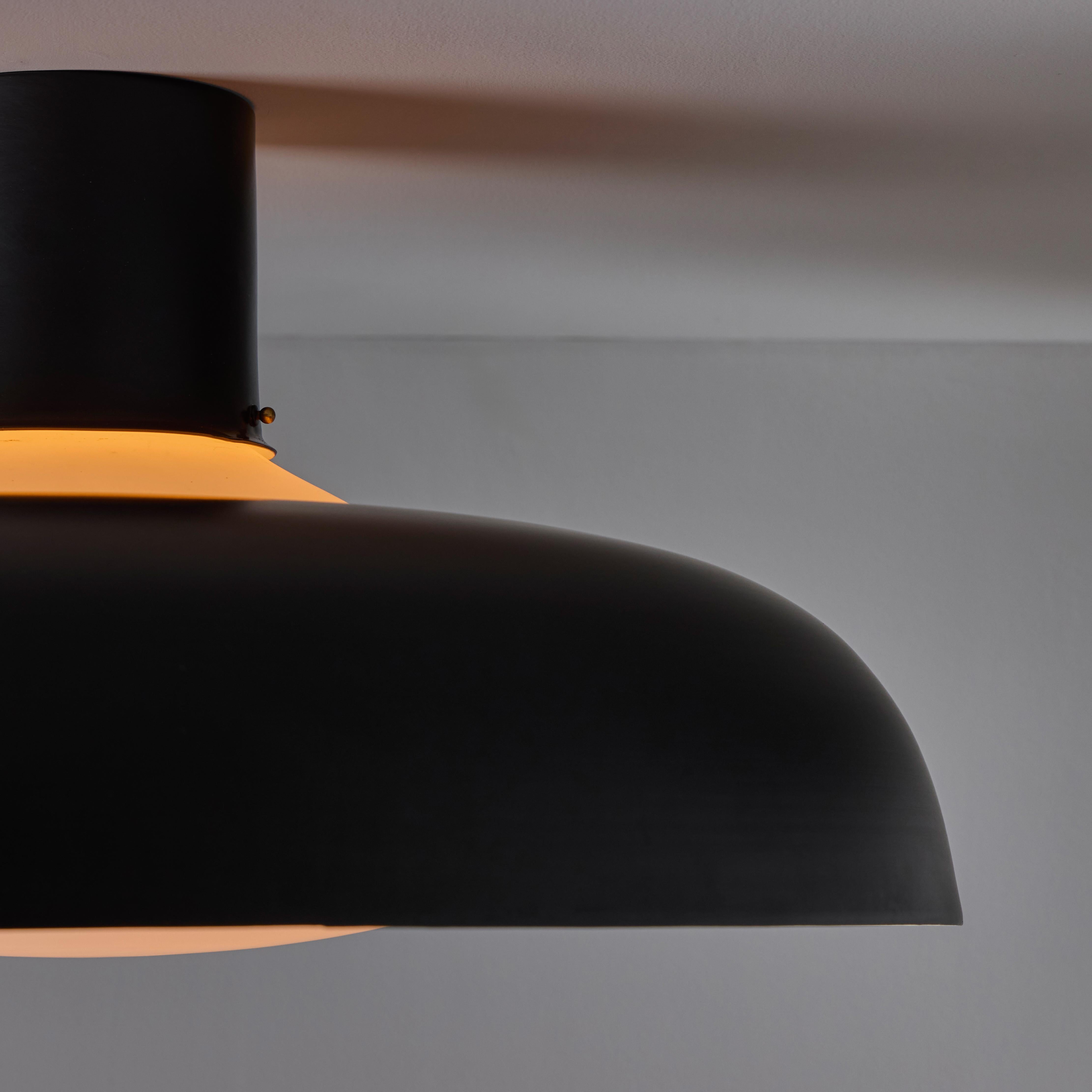 Grande lampada da soffitto in metallo nero e vetro opalino dello Stilnovo del 1950 di Bruno Gatta in vendita 7