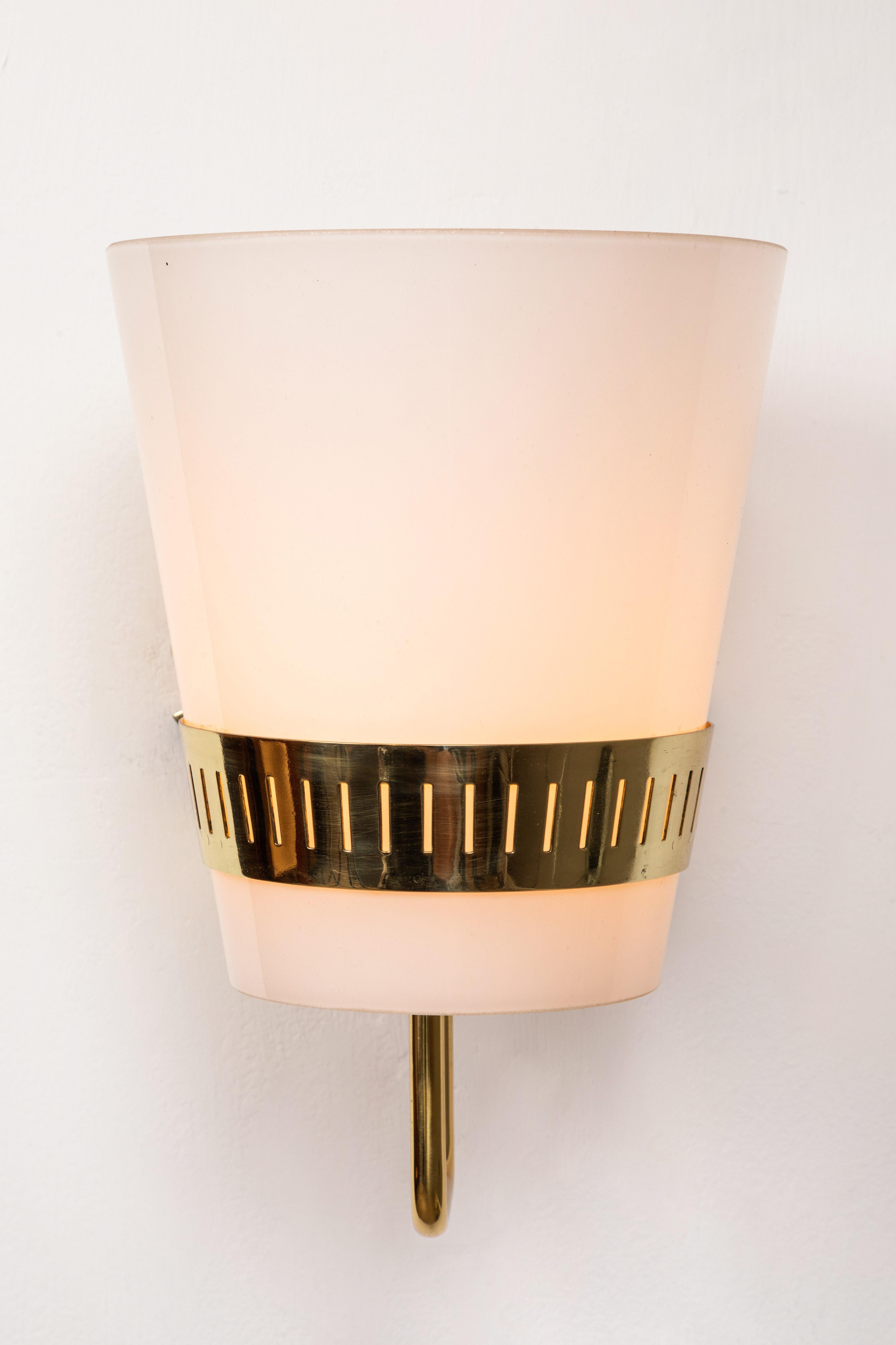 Italian Large 1950s Stilnovo Brass and Glass Sconce For Sale