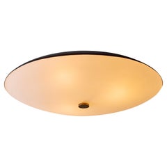 Grande lampada da soffitto degli anni '50 in vetro opalino e metallo nero di Stilnovo