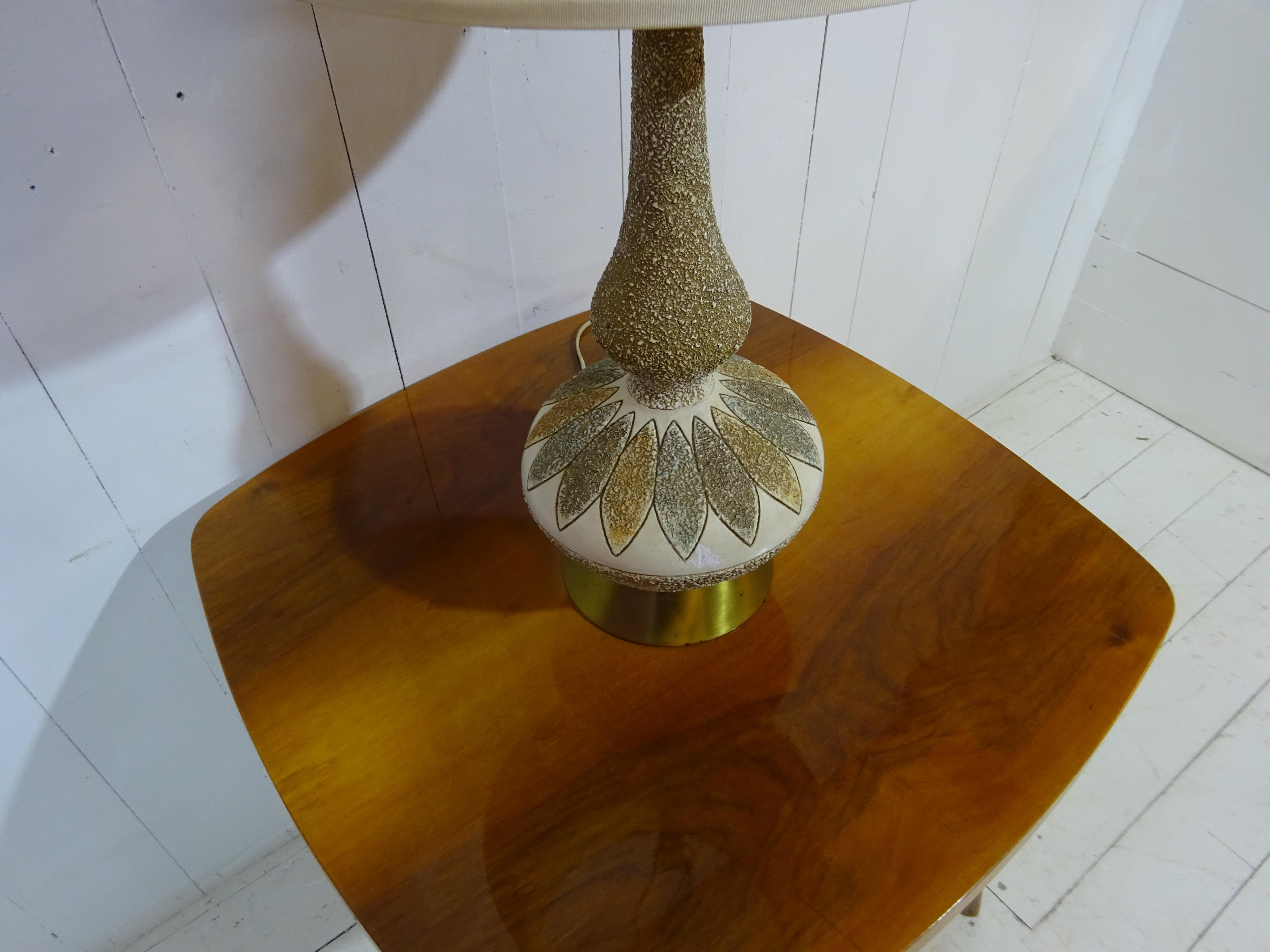 Milieu du XXe siècle Grande lampe de table des années 1950 en vente