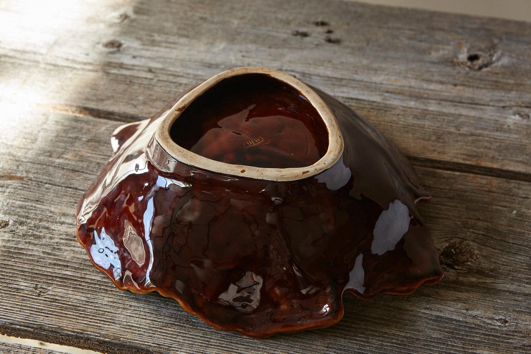 Große 1950er Vallauris Majolika-Platte mit roten Blättern, Frankreich im Angebot 3