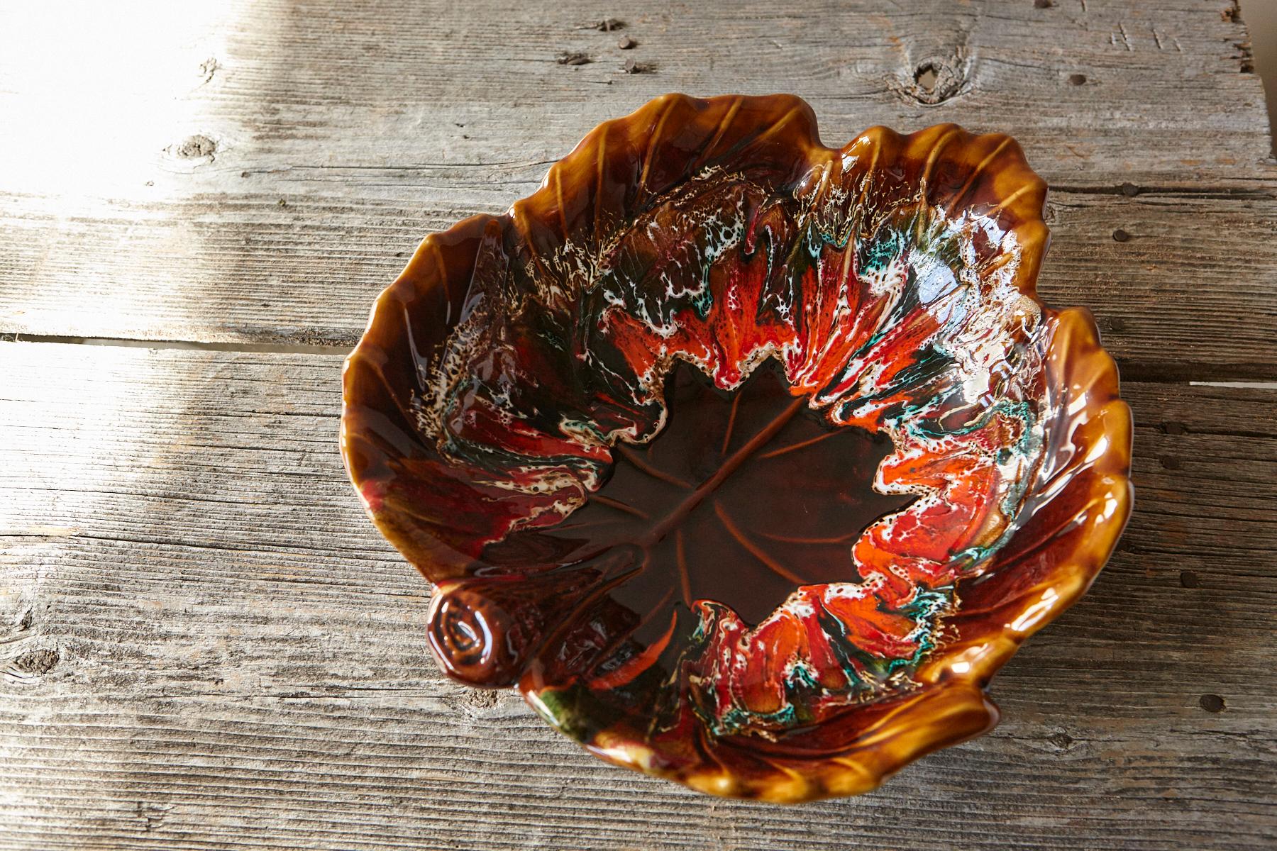 Große 1950er Vallauris Majolika-Platte mit roten Blättern, Frankreich im Angebot 6