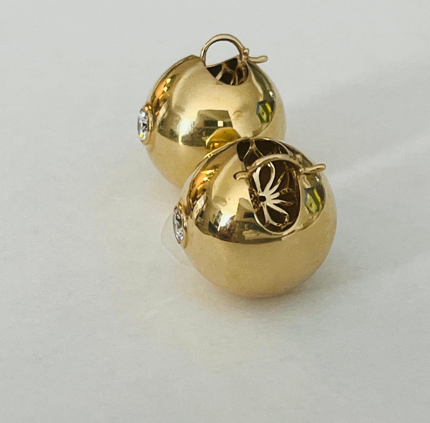 Contemporaneo Orecchini a sfera grandi da 19,5 mm in oro giallo 14K con diamanti - 0,50ct TW (H/SI1) - S in vendita