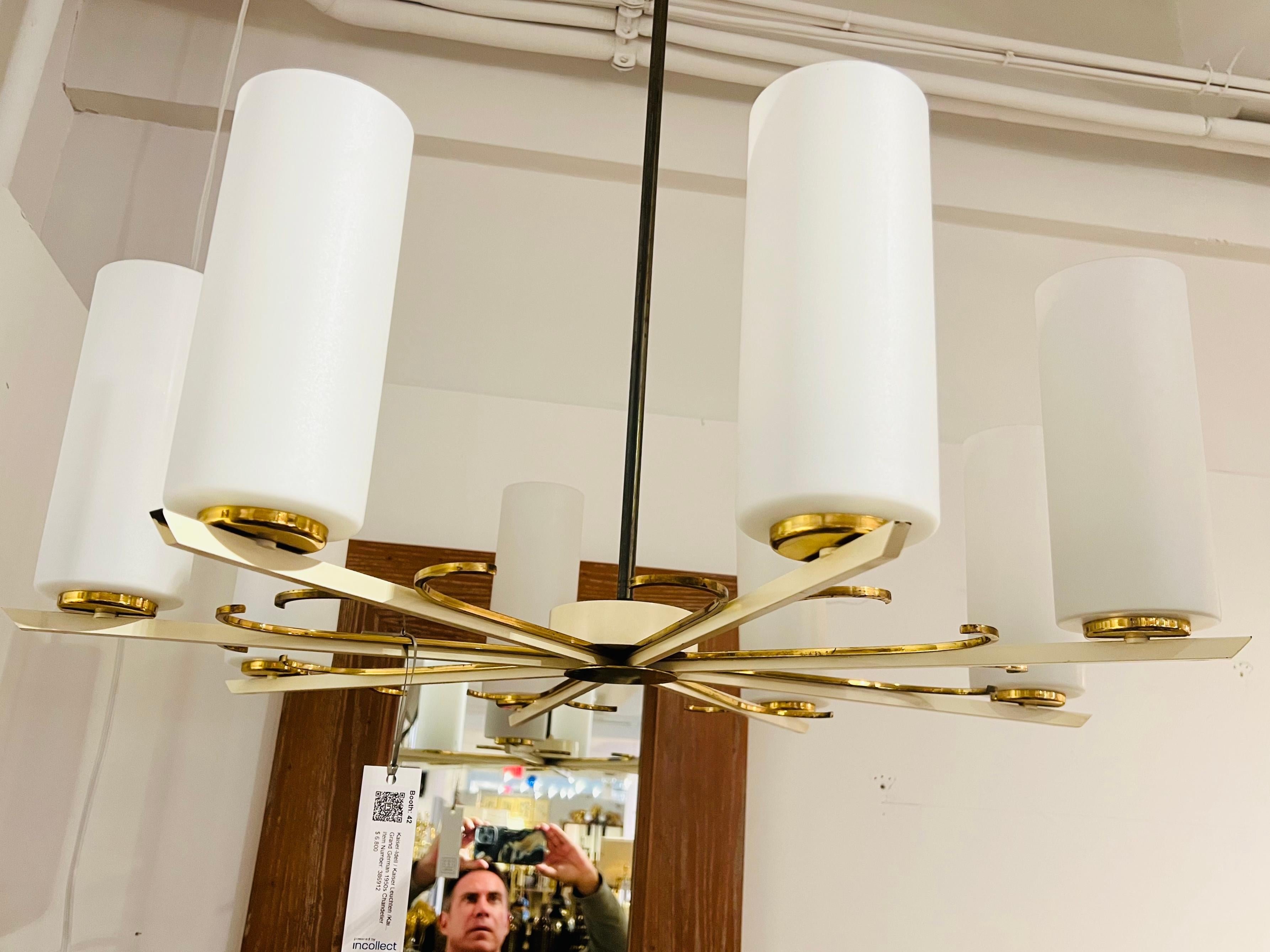 Large 195s Austrian Mid-Century Chandelier In Excellent Condition For Sale In New York, NY