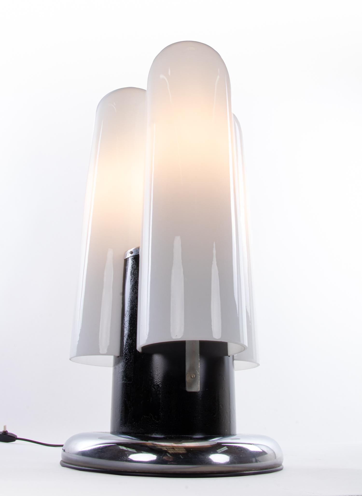 Large and heavy three-light Torpedo Murano glass floor lamp. Manufactured in Italy in the 1960s.

Gem from the time. With this light you make a clear statement in your interior design. Heavy duty. A real eye-catcher even unlit. 

Design: Aldo Nason