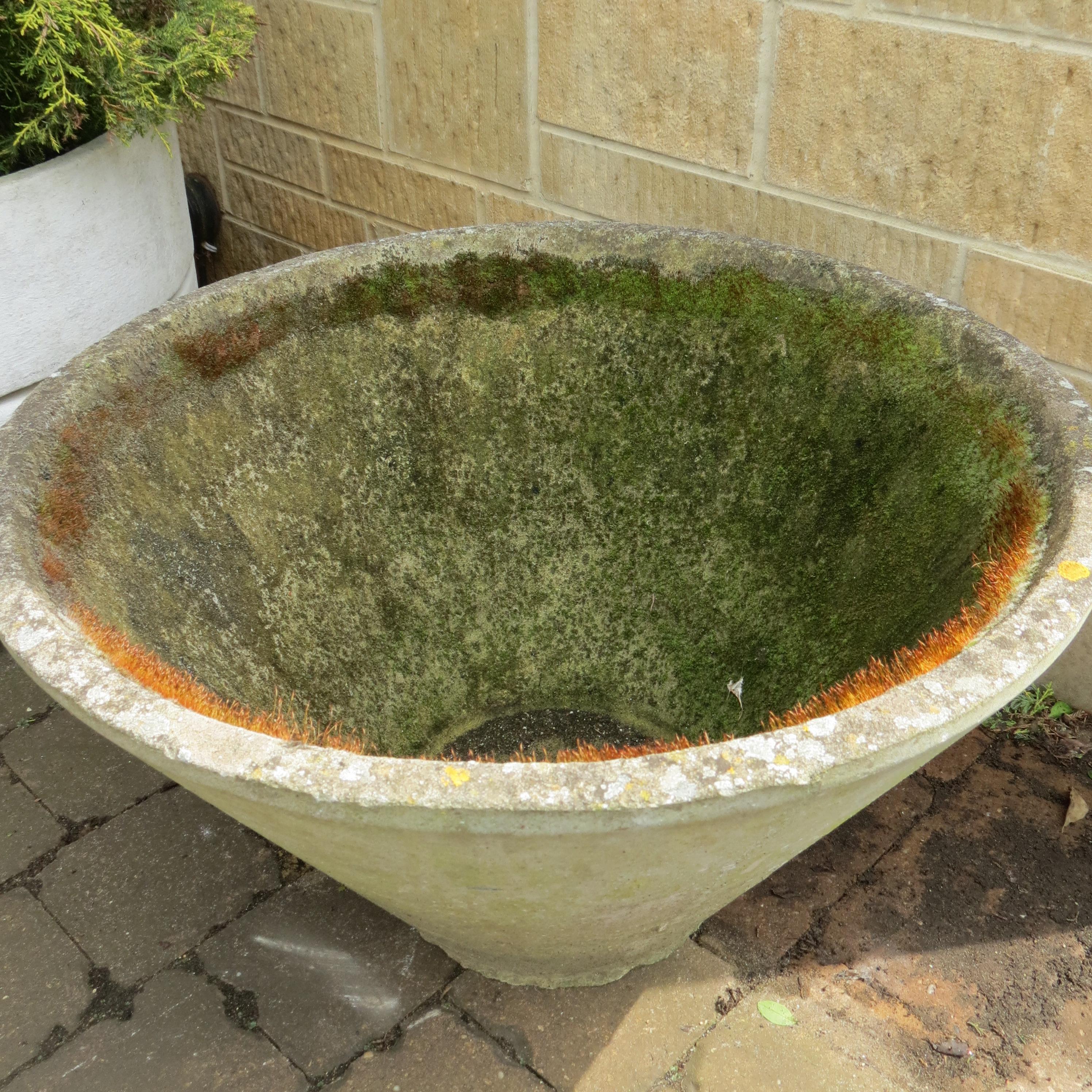 Large 1960s 1970s Vintage Concrete Conical Garden Planter municipal garden Pot In Good Condition For Sale In Stow on the Wold, GB