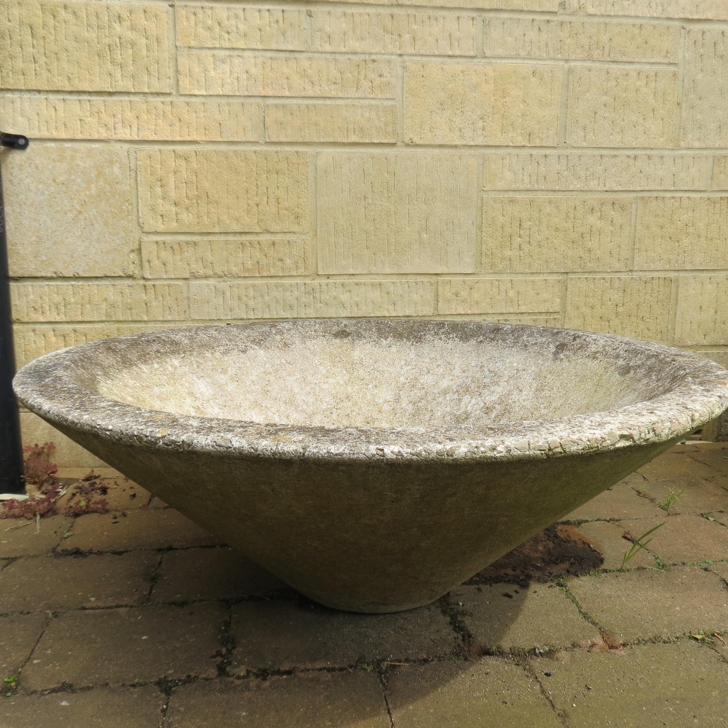 Large 1960s 1970s Vintage Concrete Garden Planters municipal garden Pot In Good Condition For Sale In Stow on the Wold, GB