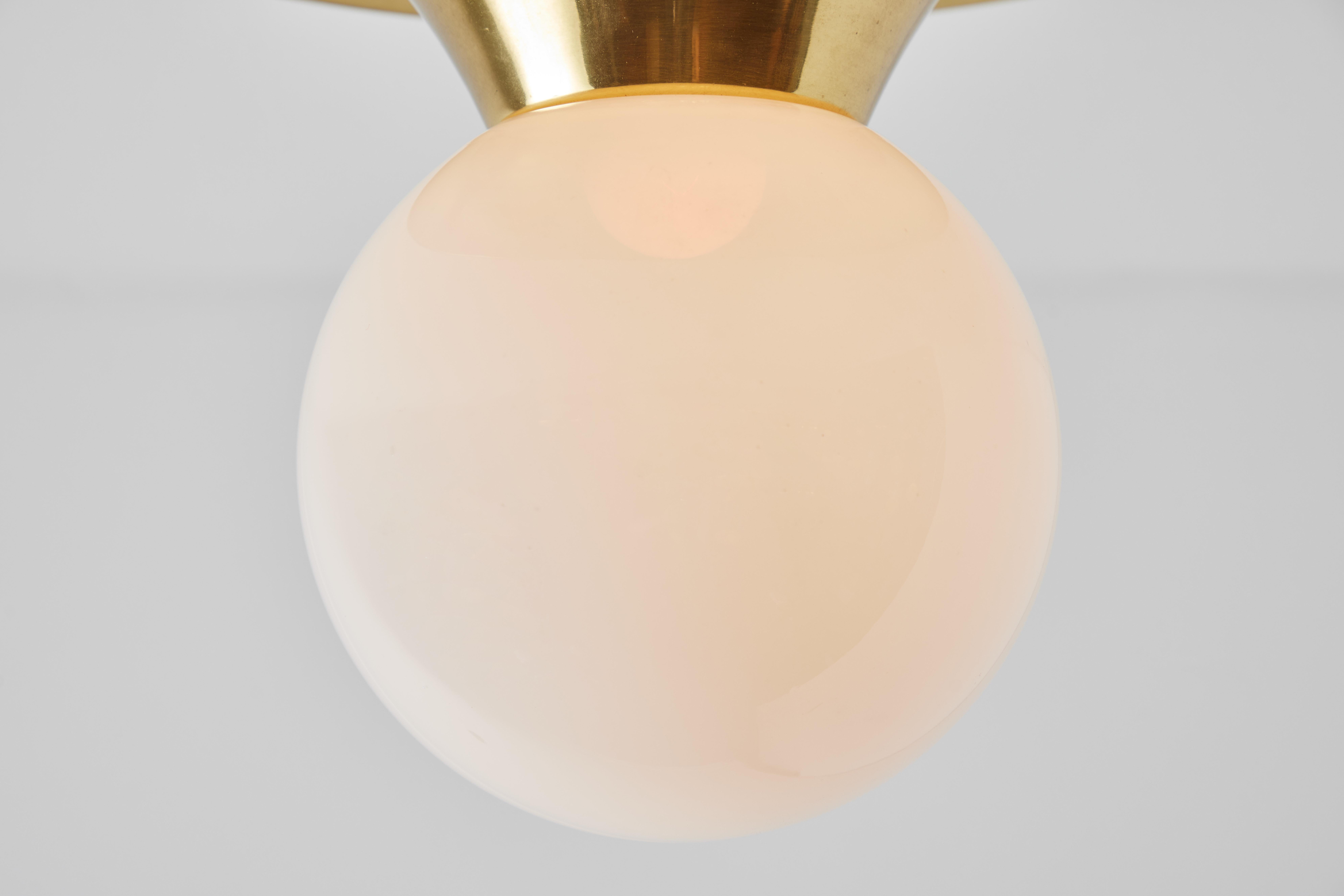 Large 1960s Achille Castiglioni & Pier Giacomo 'Light Ball' Wall or Ceiling Lamp In Good Condition For Sale In Glendale, CA