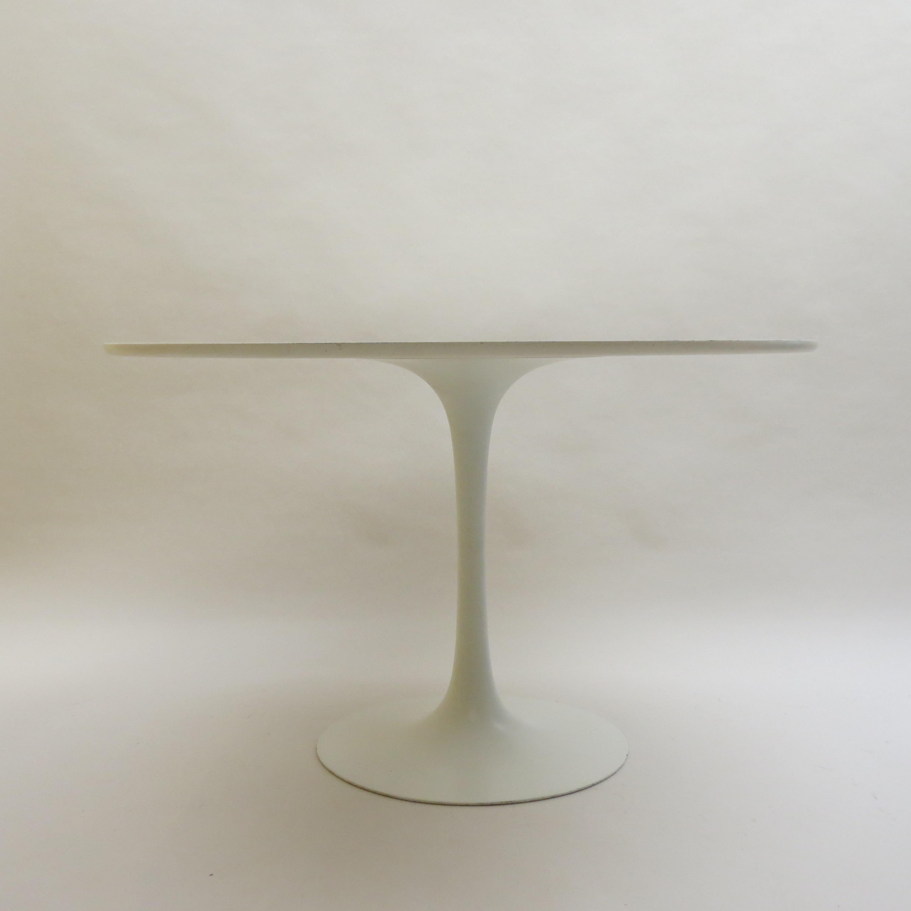 A large 1960s tulip dining table designed by Maurice Burke and manufactured by Arkana, Bath, UK.

The base is made from cast Aluminium and is painted white, the top is made from white Formica. 

In good vintage condition, with minimal signs of