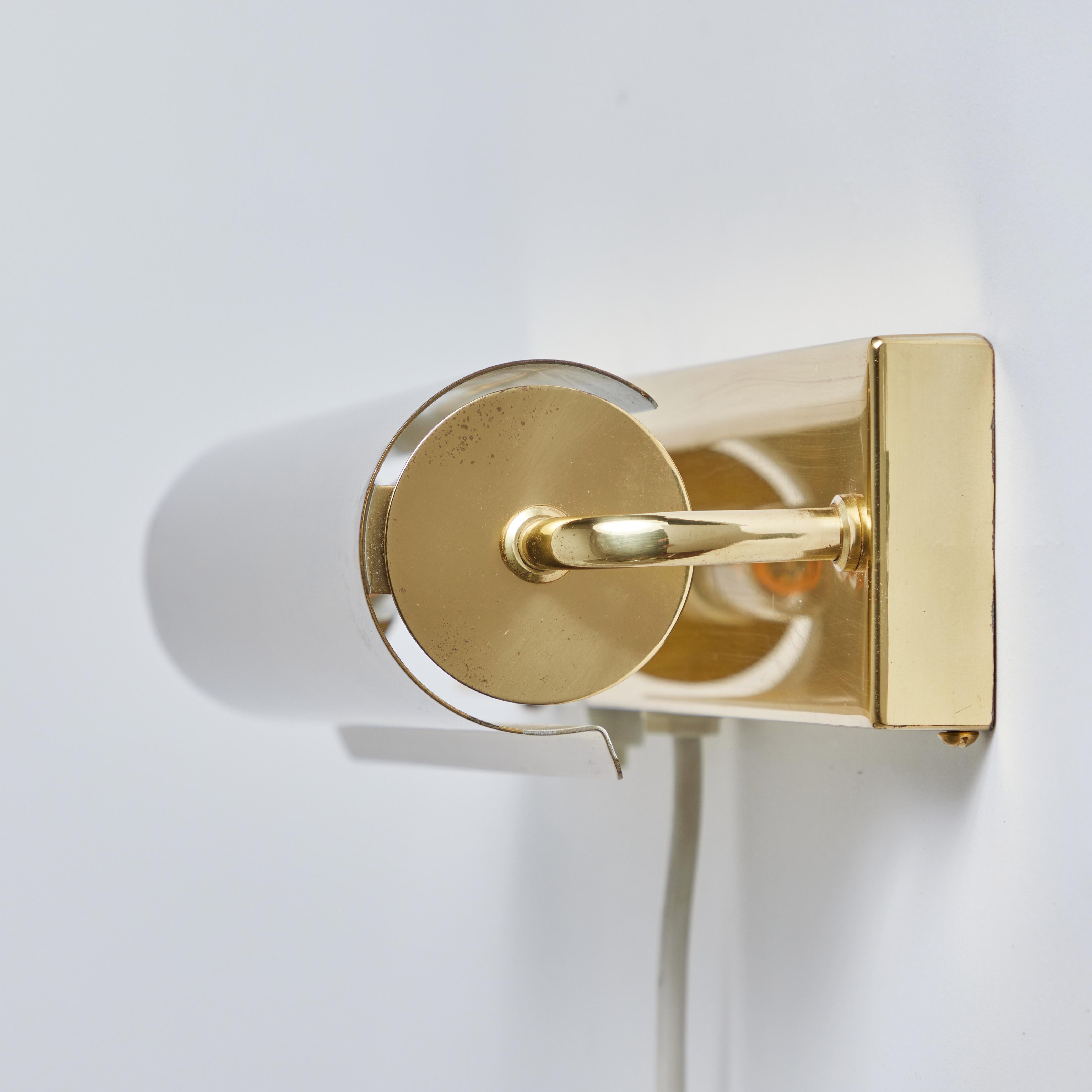 Gran lámpara de pared giratoria de latón de los años 60 al estilo de Charlotte Perriand en venta 12