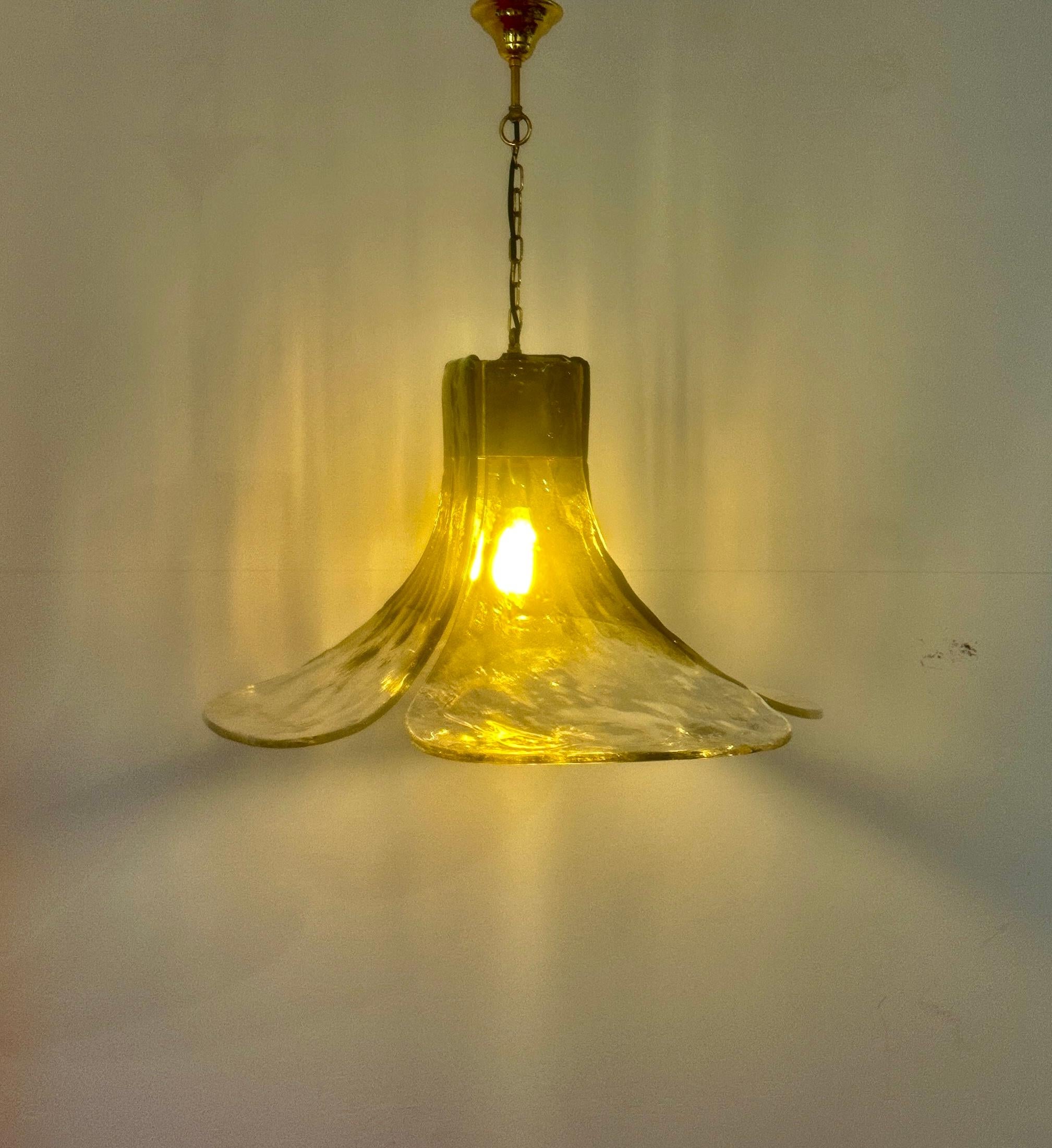 Mid-Century Modern Large 1960s Carlo Nason for Mazzega Four Petal Murano Glass 