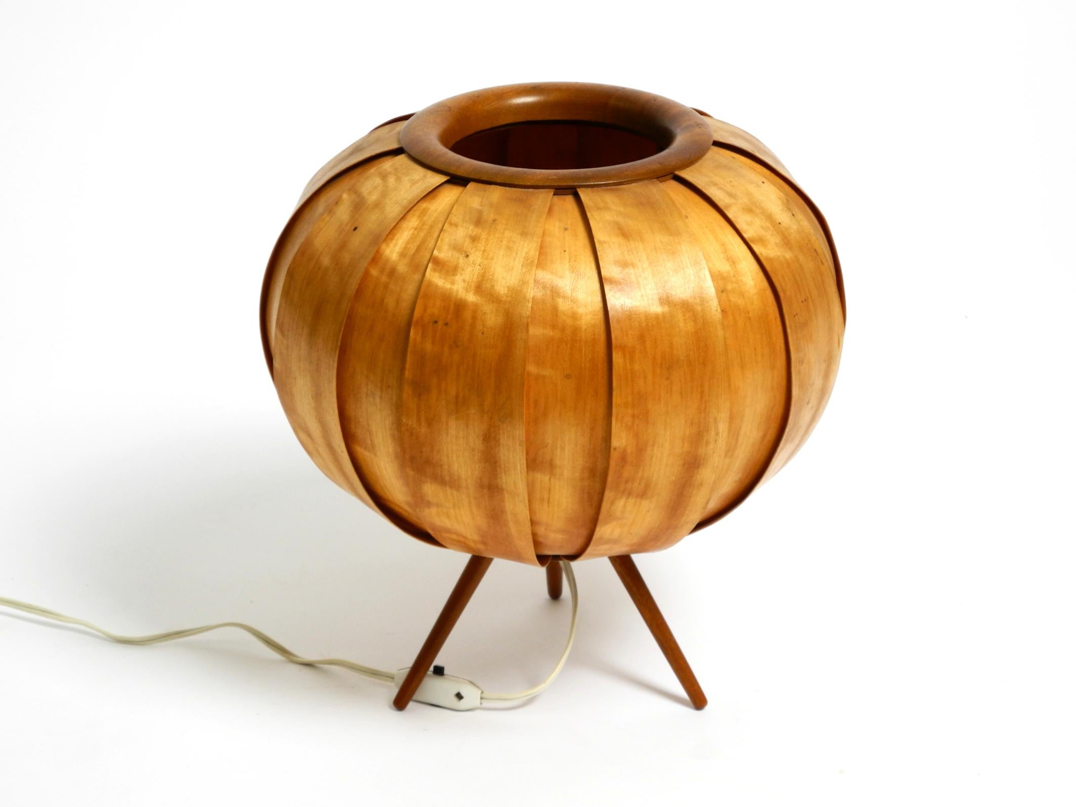 Grande lampe tripode en placage de bois tchèque des années 1960 par Stanislav Kučera pour ÚLUV. en vente 3