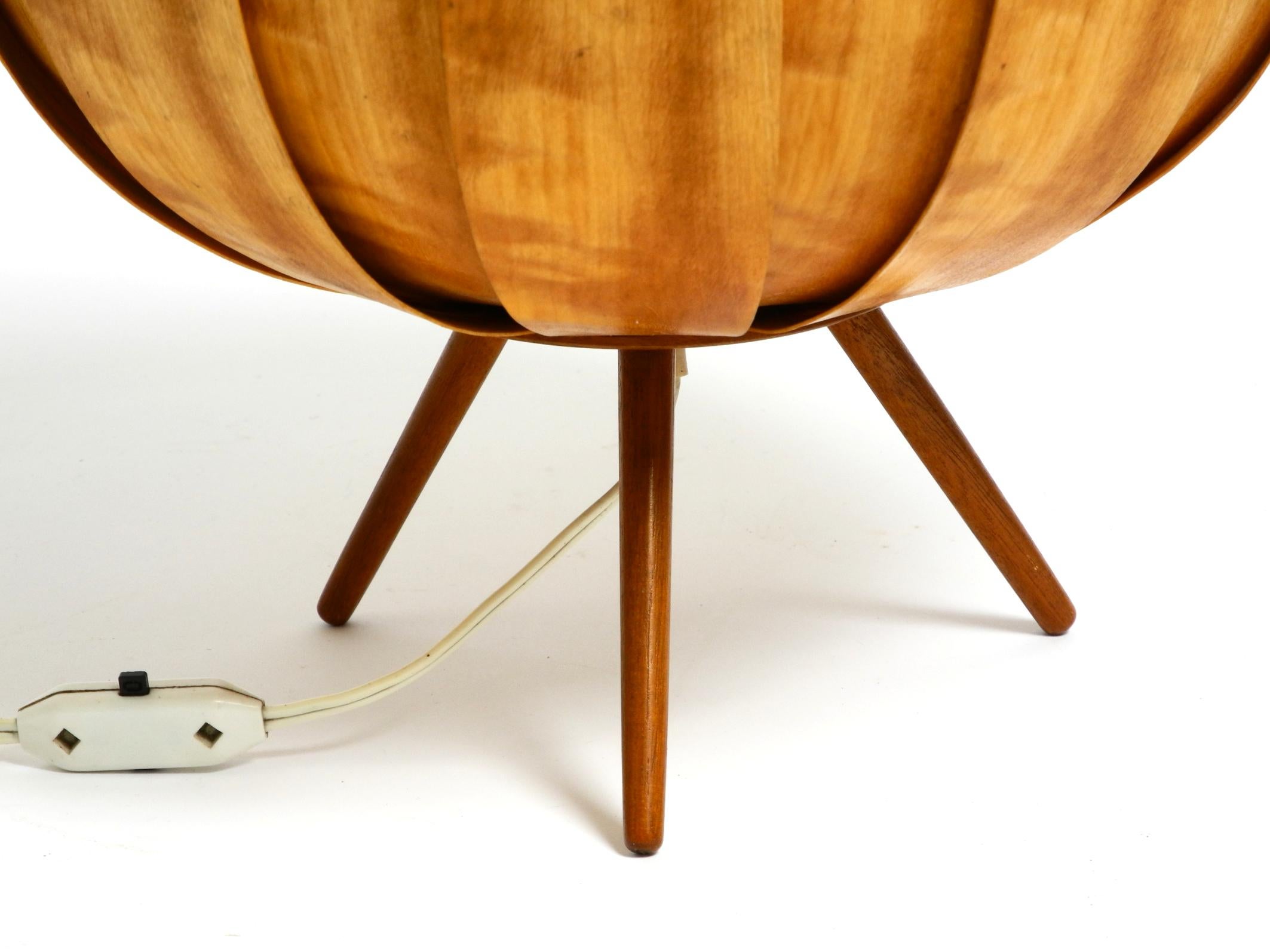 Grande lampe tripode en placage de bois tchèque des années 1960 par Stanislav Kučera pour ÚLUV. en vente 7