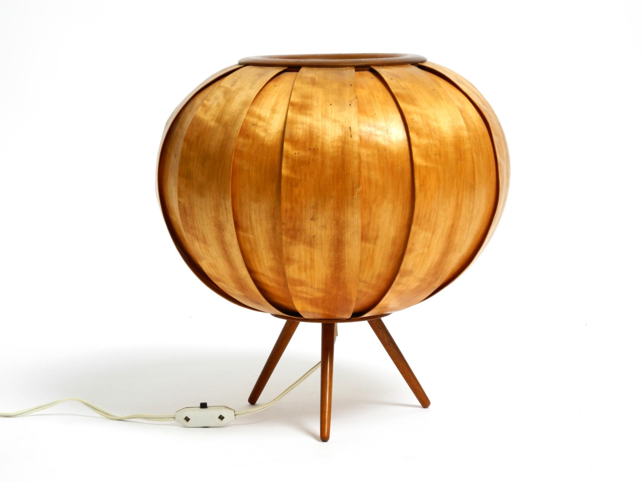 Grande lampe tripode en placage de bois tchèque des années 1960 par Stanislav Kučera pour ÚLUV. en vente 2