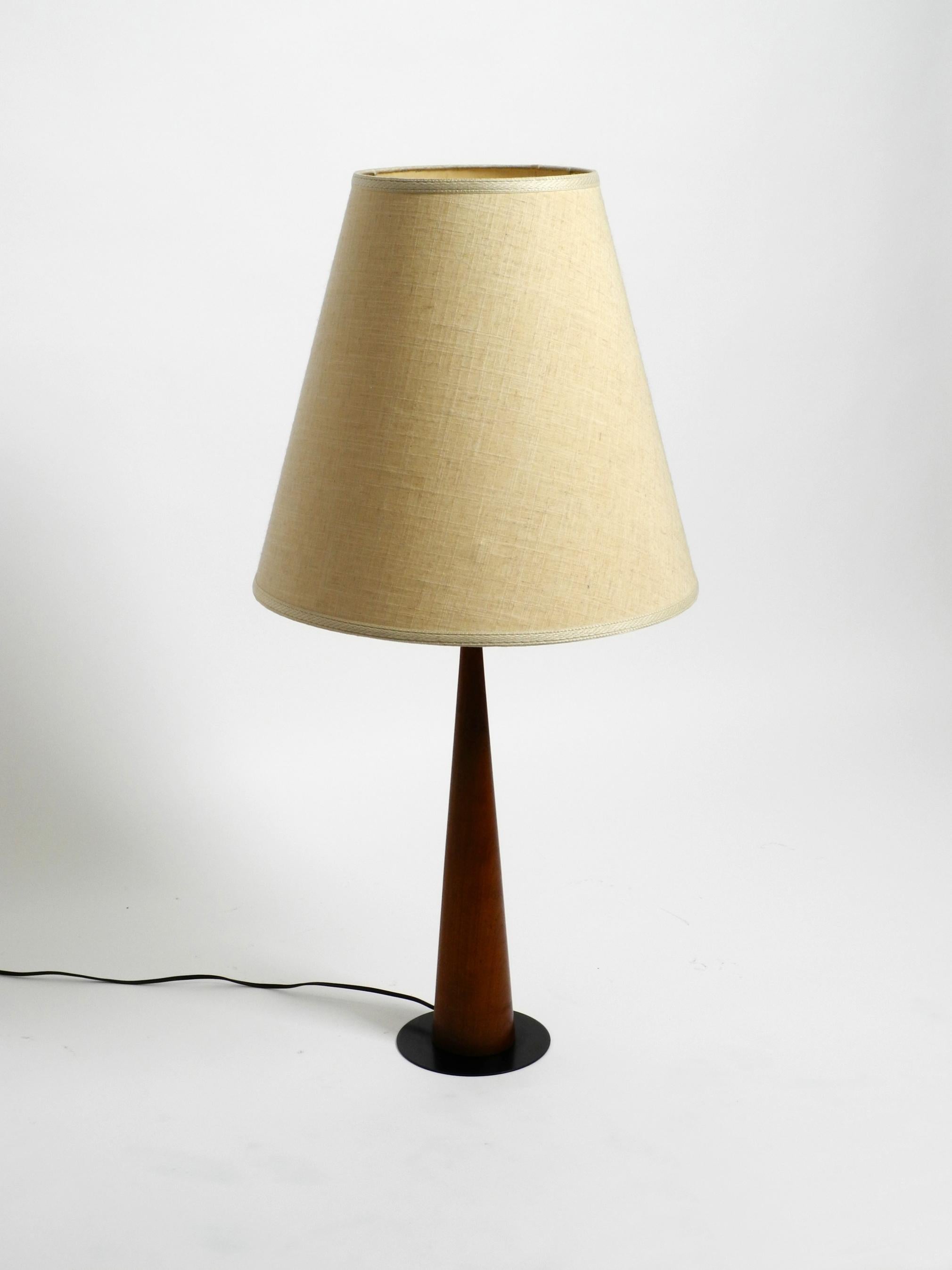 Large 1960s Danish Table Lamp Made of Teak with Original Fabric Shade In Good Condition In München, DE