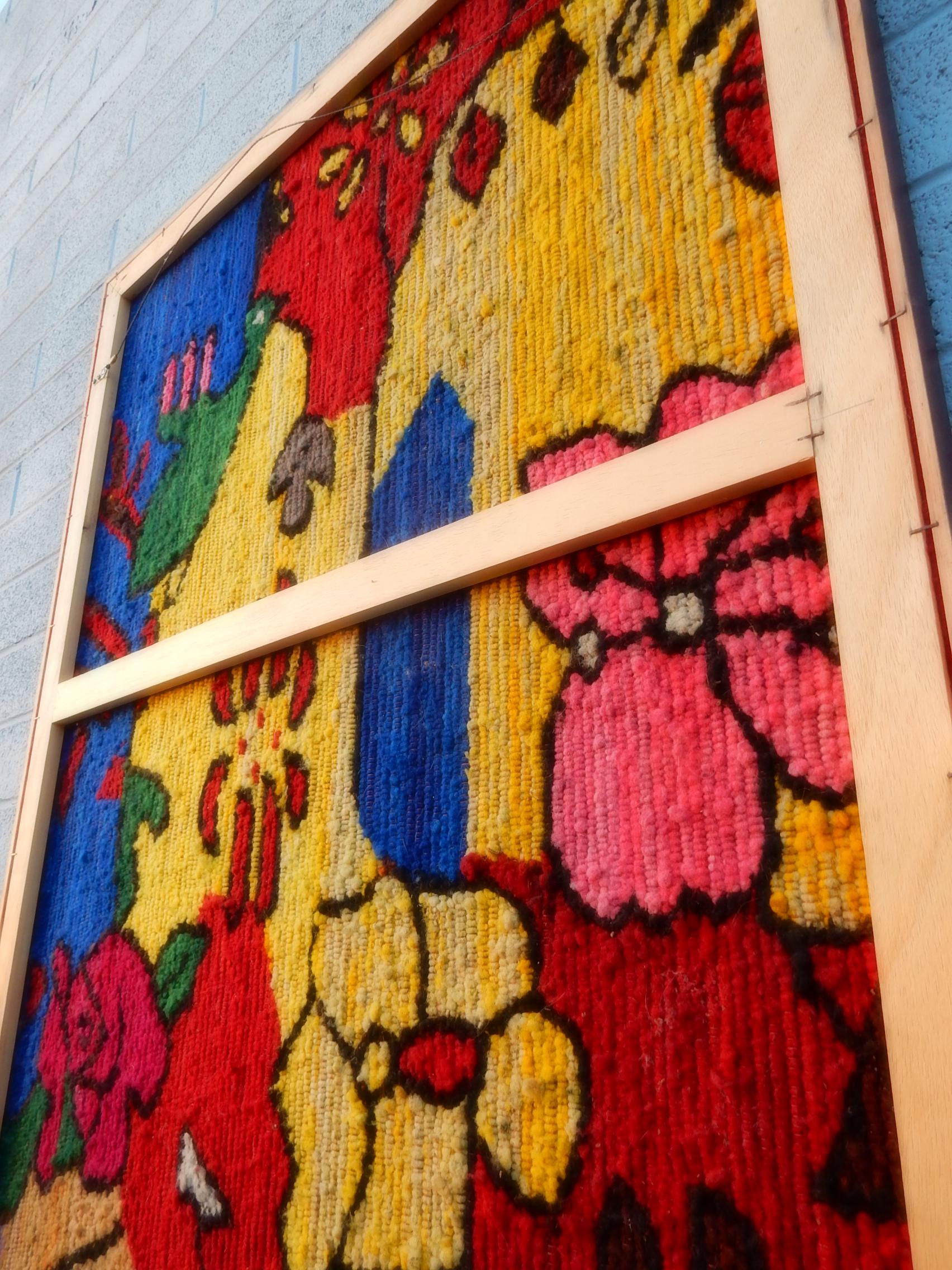 Grand tissage de tapisserie de laine encadré par S.P. 1