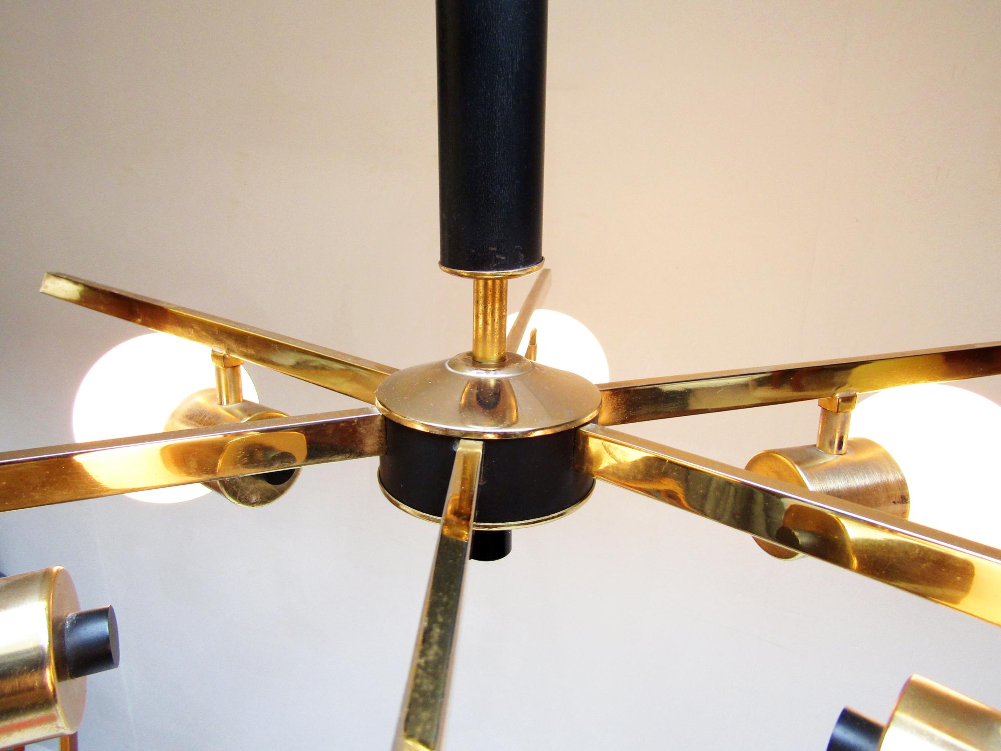 20th Century Large 1960s French Starburst Chandelier in Brass and Black by Maison Arlus For Sale