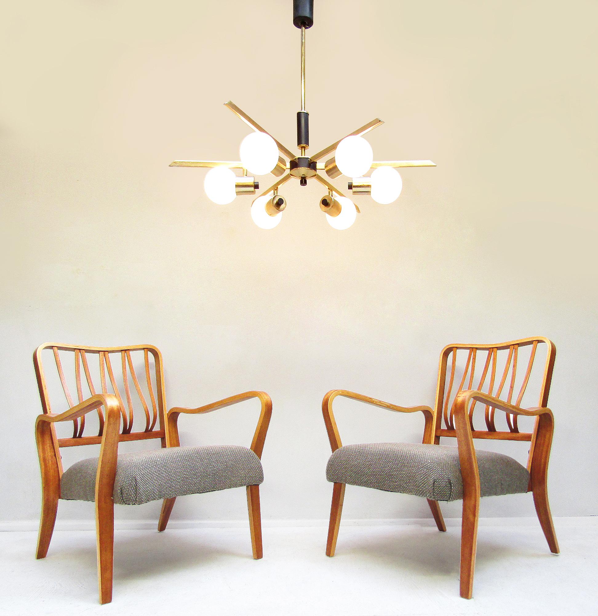 Large 1960s French Starburst Chandelier in Brass and Black by Maison Arlus For Sale 3