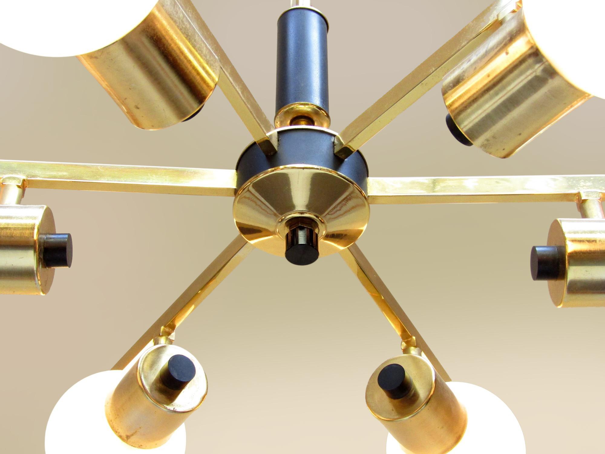 Large 1960s French Starburst Chandelier in Brass and Black by Maison Arlus For Sale 4