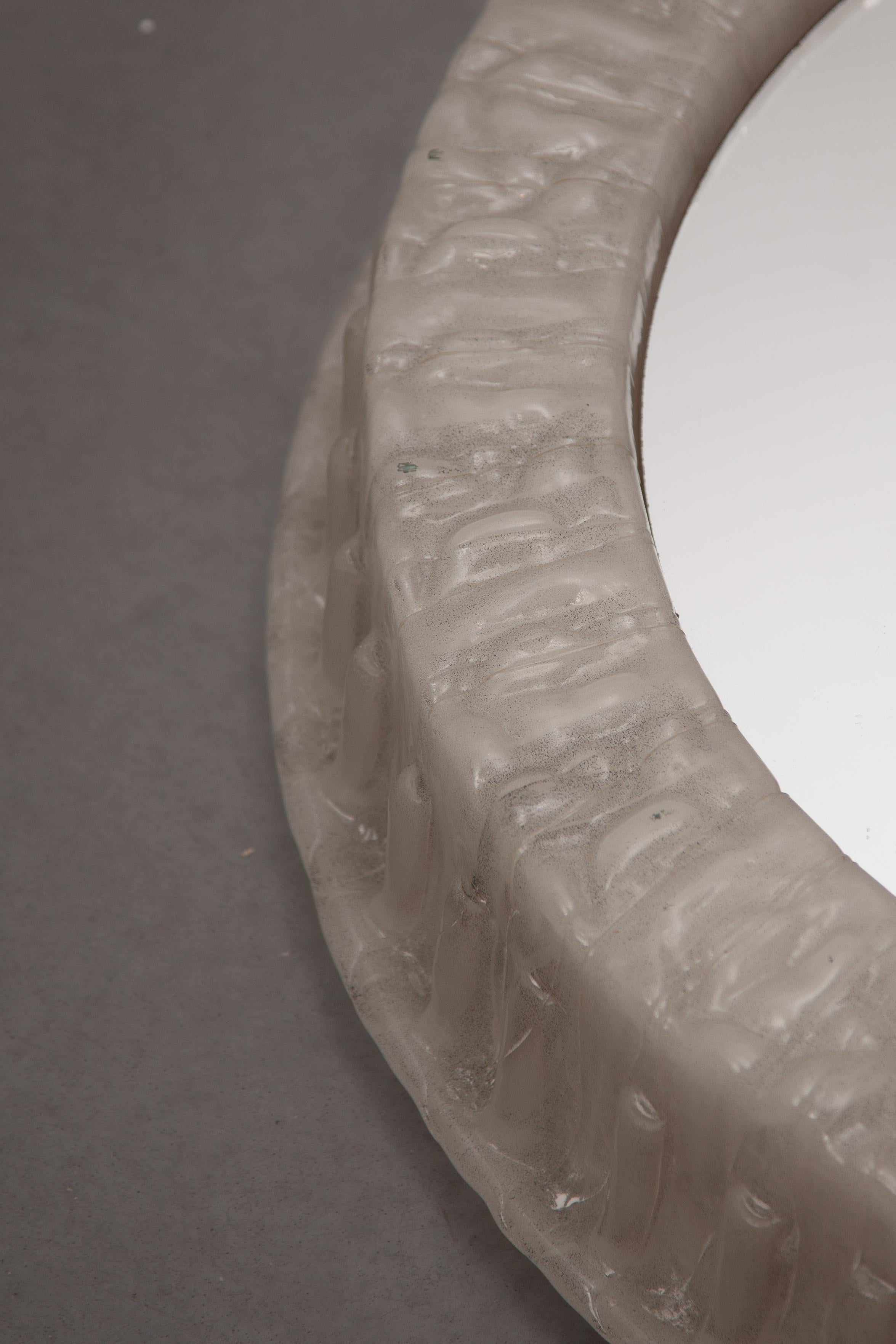 Großer deutscher Hillebrand-Wandspiegel, rund, beleuchtet, hinten beleuchtet, Lucite, 1960er Jahre (Spiegel) im Angebot
