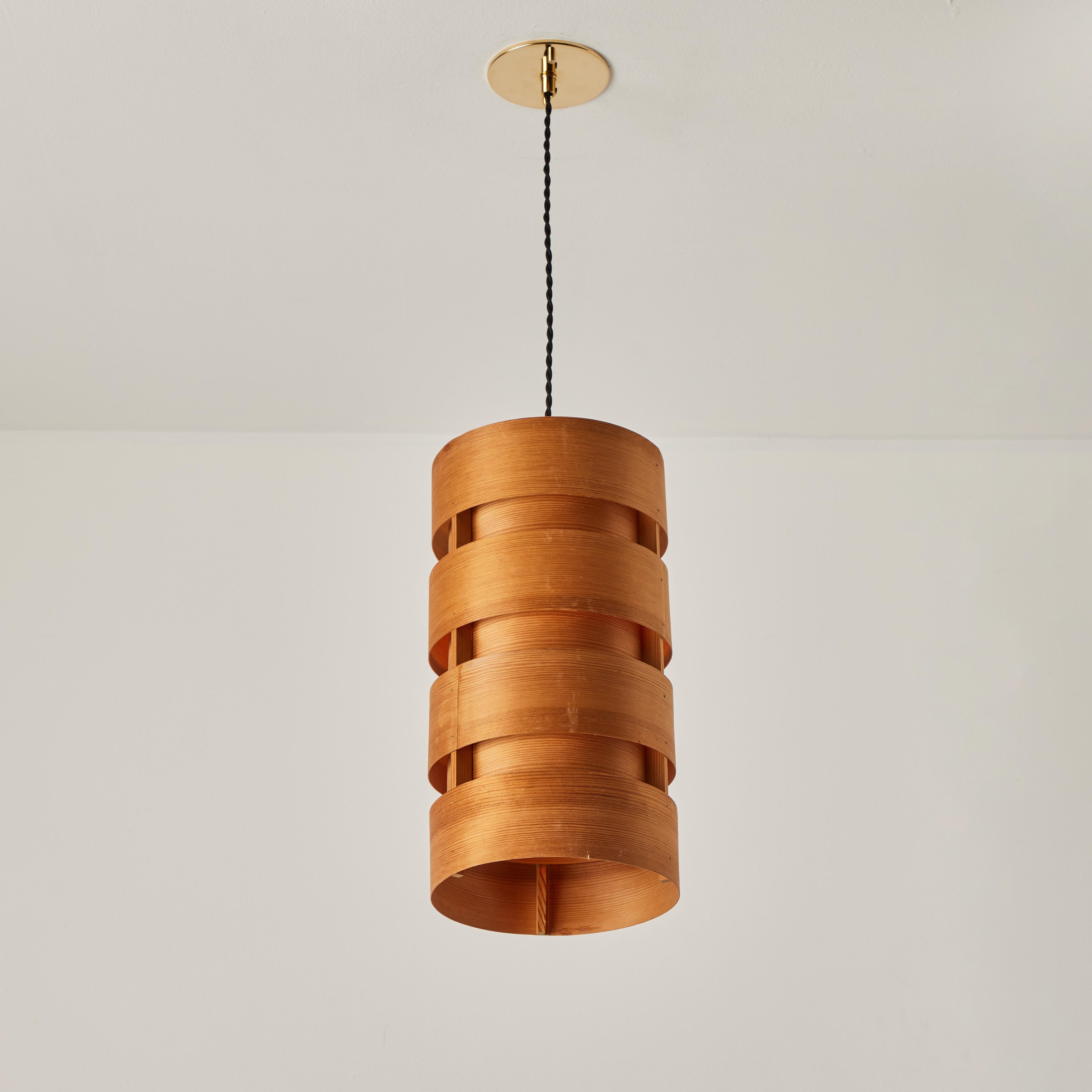 Grand pendentif cylindrique en bois cintré des années 1960 de Hans-Agne Jakobsson pour AB Ellysett en vente 3