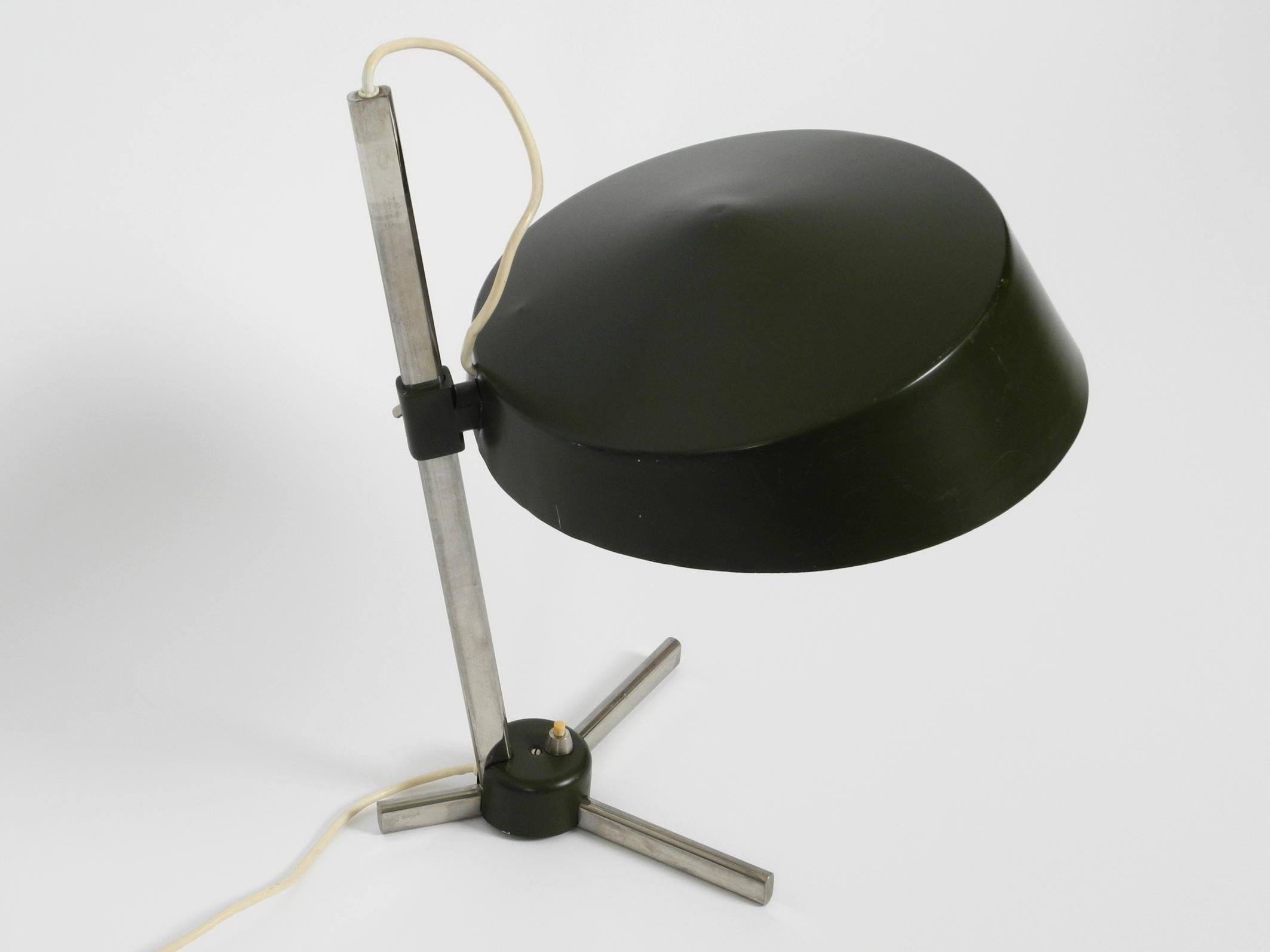 Large 1960s Industrial Aluminum Table Lamp with Height-Adjustable Shade In Good Condition In München, DE