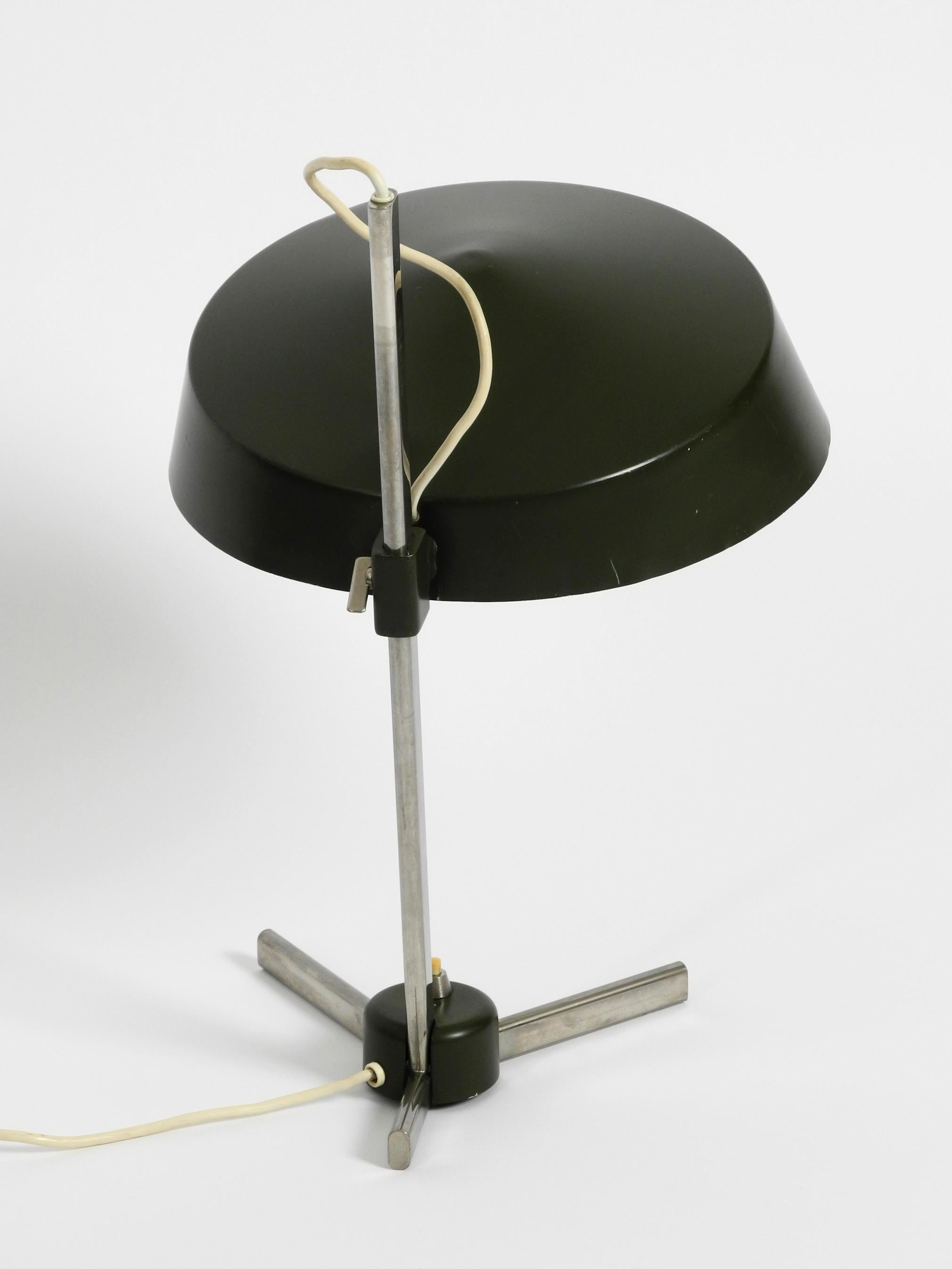 Mid-20th Century Large 1960s Industrial Aluminum Table Lamp with Height-Adjustable Shade