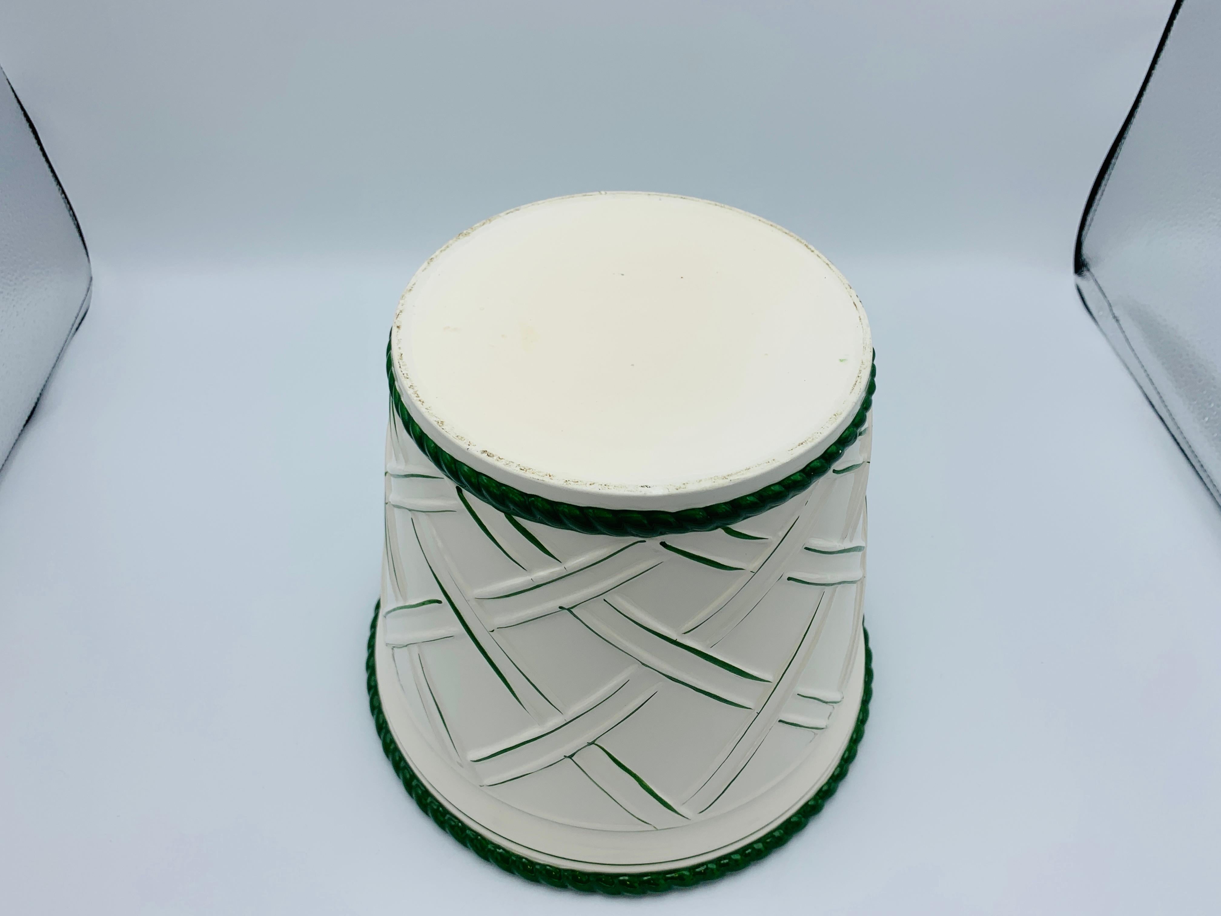 Large 1960s Italian Green and White Ceramic Lattice Motif Cachepot For Sale 2