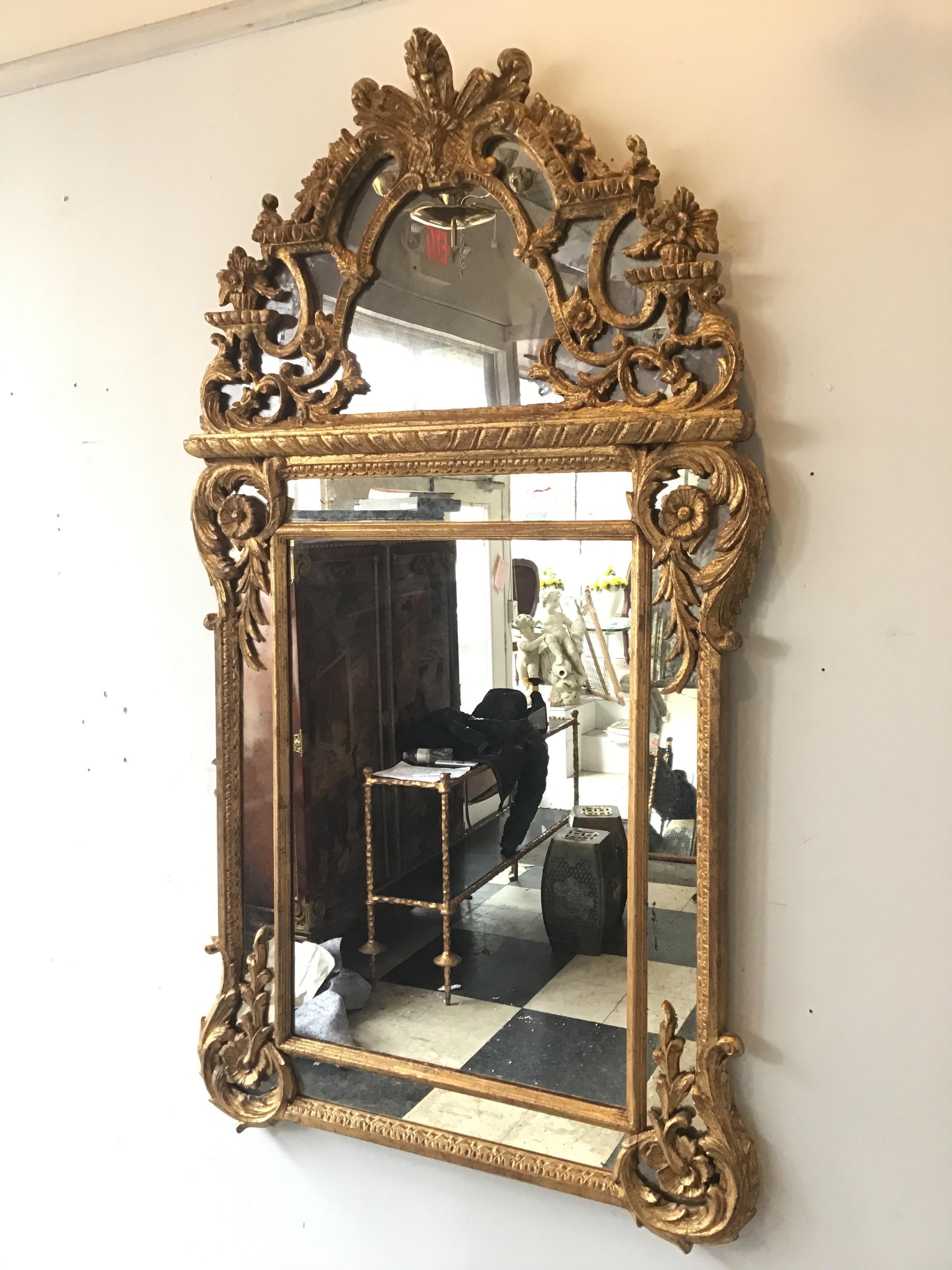 Large 1960s Italian Hand Carved Giltwood Mirror In Good Condition In Tarrytown, NY