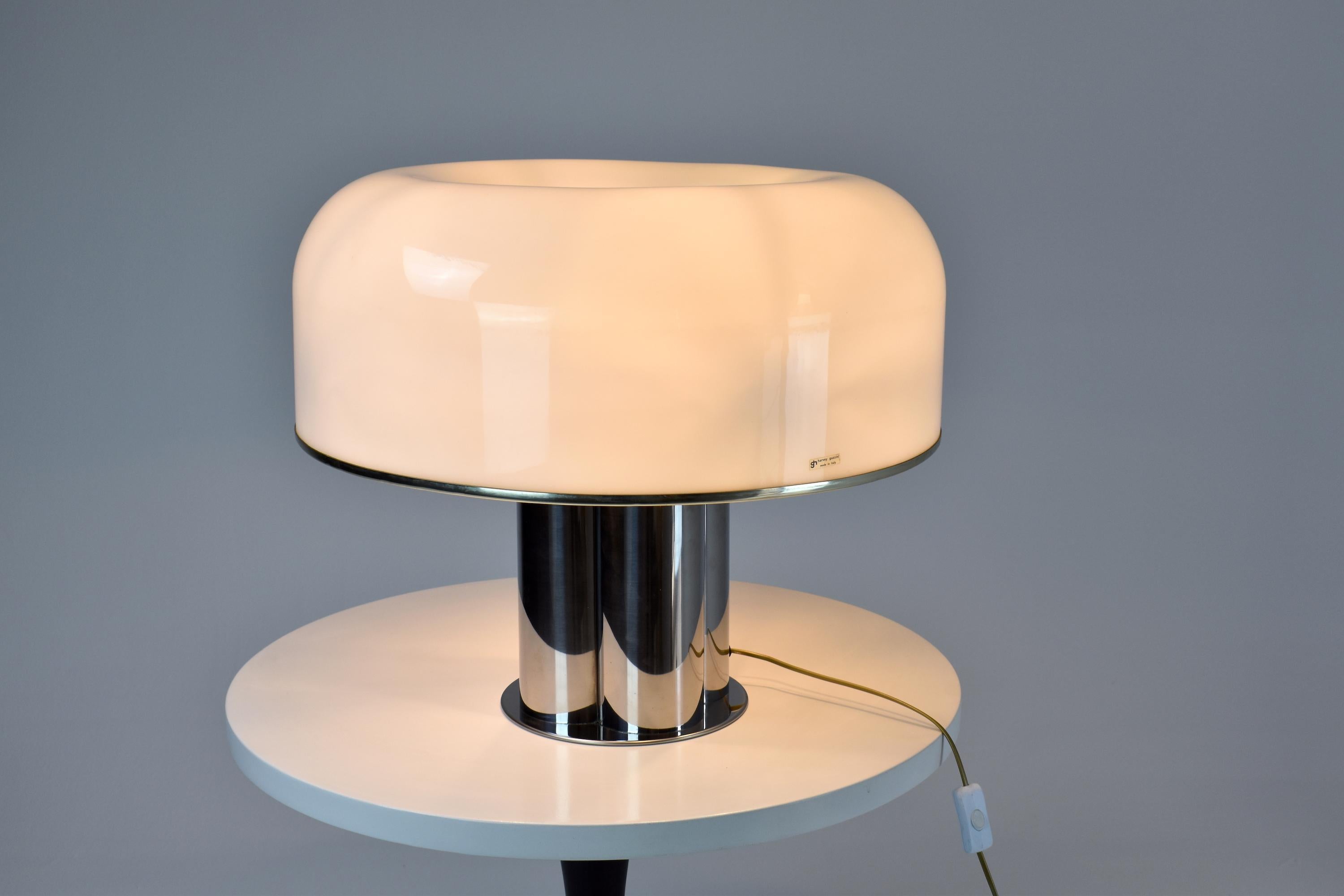 A fantastic 20th-century vintage Italian massive table lamp in mushroom space-age style by Harvey Guzzini (labeled). Impressively crafted with an organic-shaped white plastic shade with chic chrome edges and a large supporting structure.