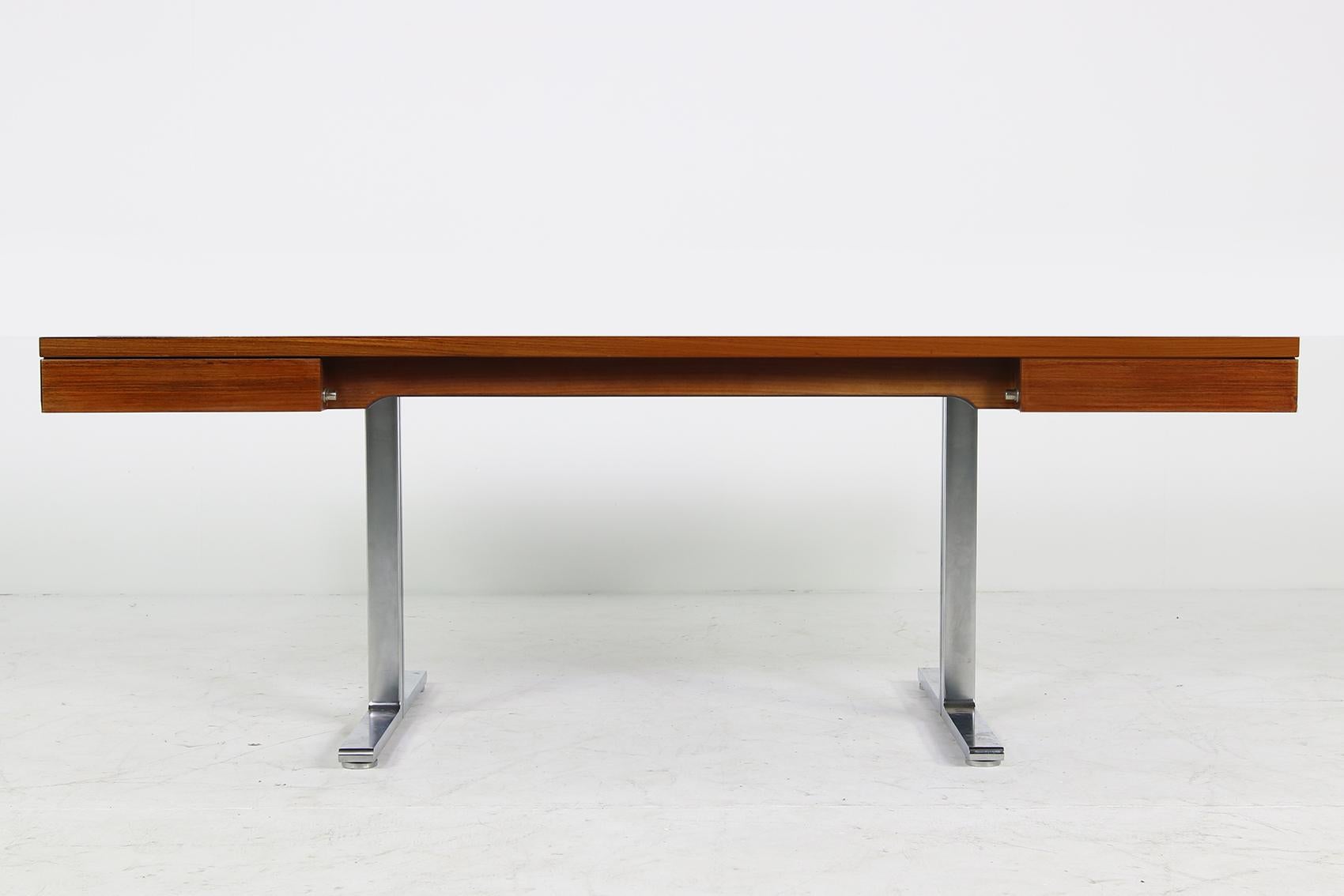 Beautiful office set, authentic vintage Knoll executive desk and two free standing sideboards.
Very high quality furniture, heavy weight. The desk and the matching sideboards have solid steel legs, desk with two drawers, surface in leather, all