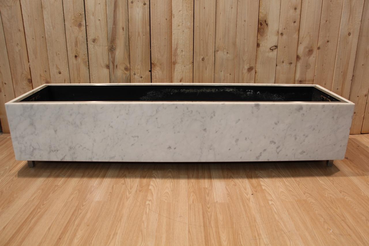 Jardinera grande de mármol y acero cepillado estilo Knoll de los años 60 Francés en venta