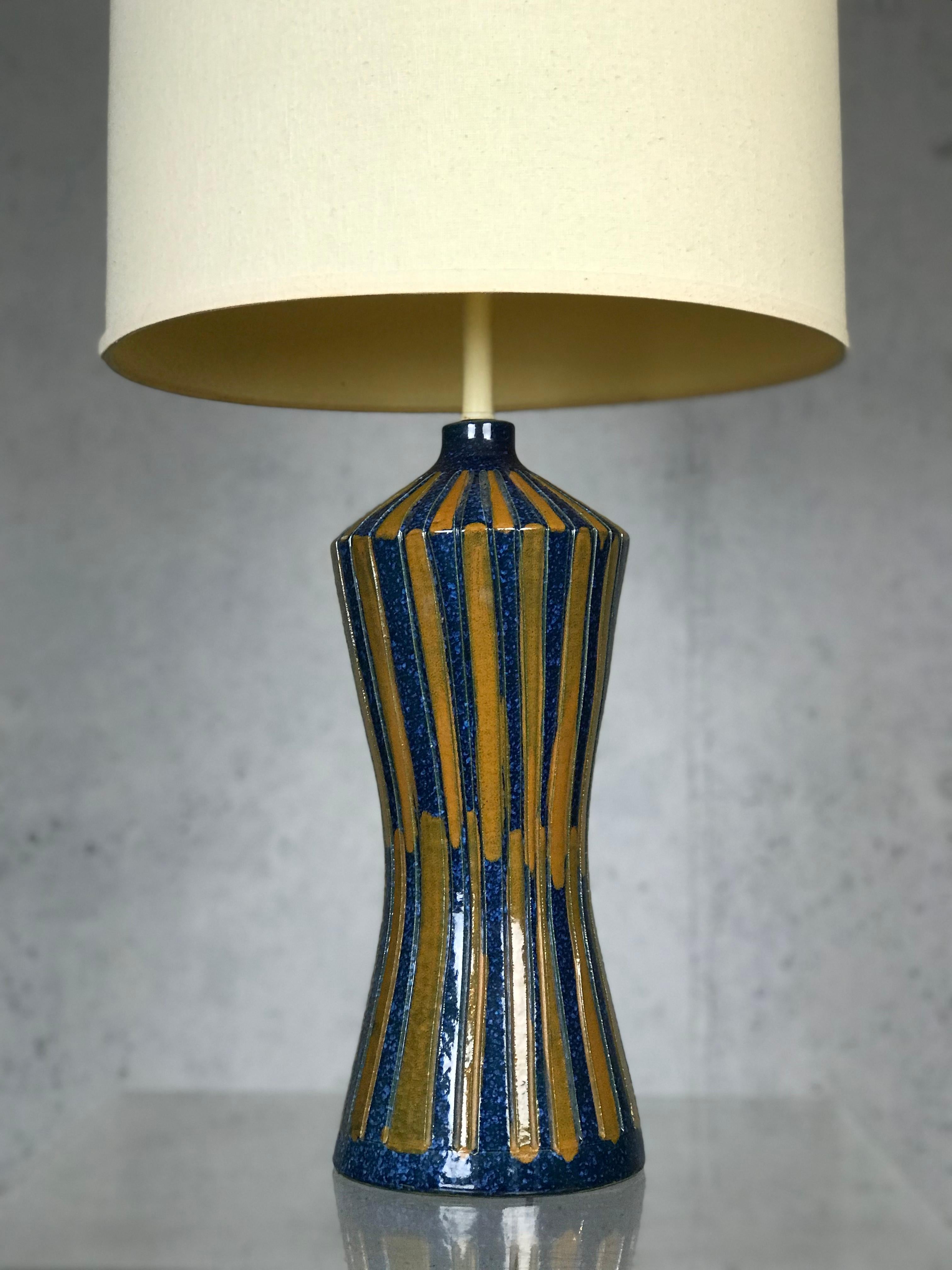Mid-20th Century Large 1960s Modernist Italian Ceramic Lamp for Raymor