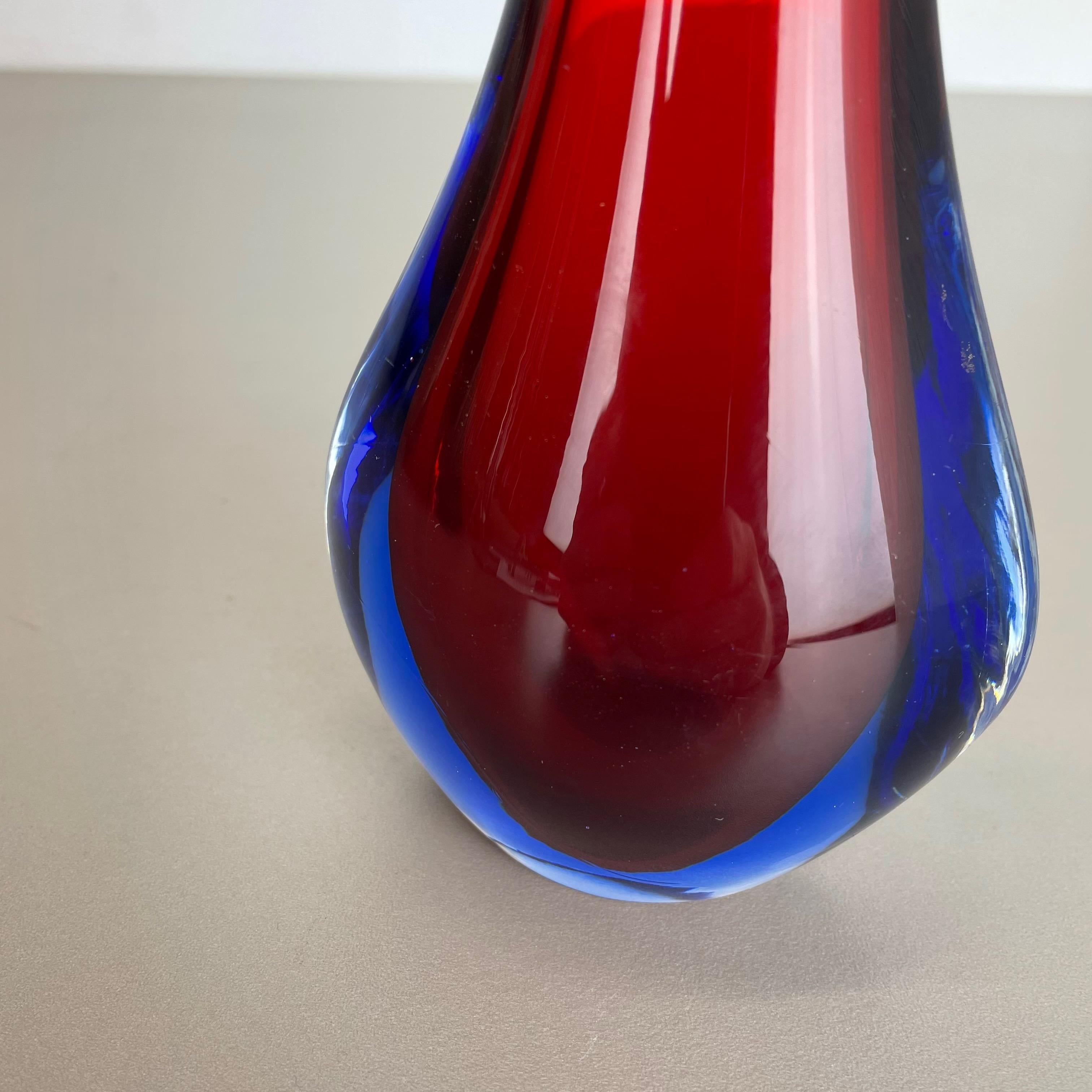 Große Vase aus Murano Glass Sommerso (29 cm) aus den 1960er Jahren mit einem Stem von Flavio Poli, Italien (20. Jahrhundert) im Angebot