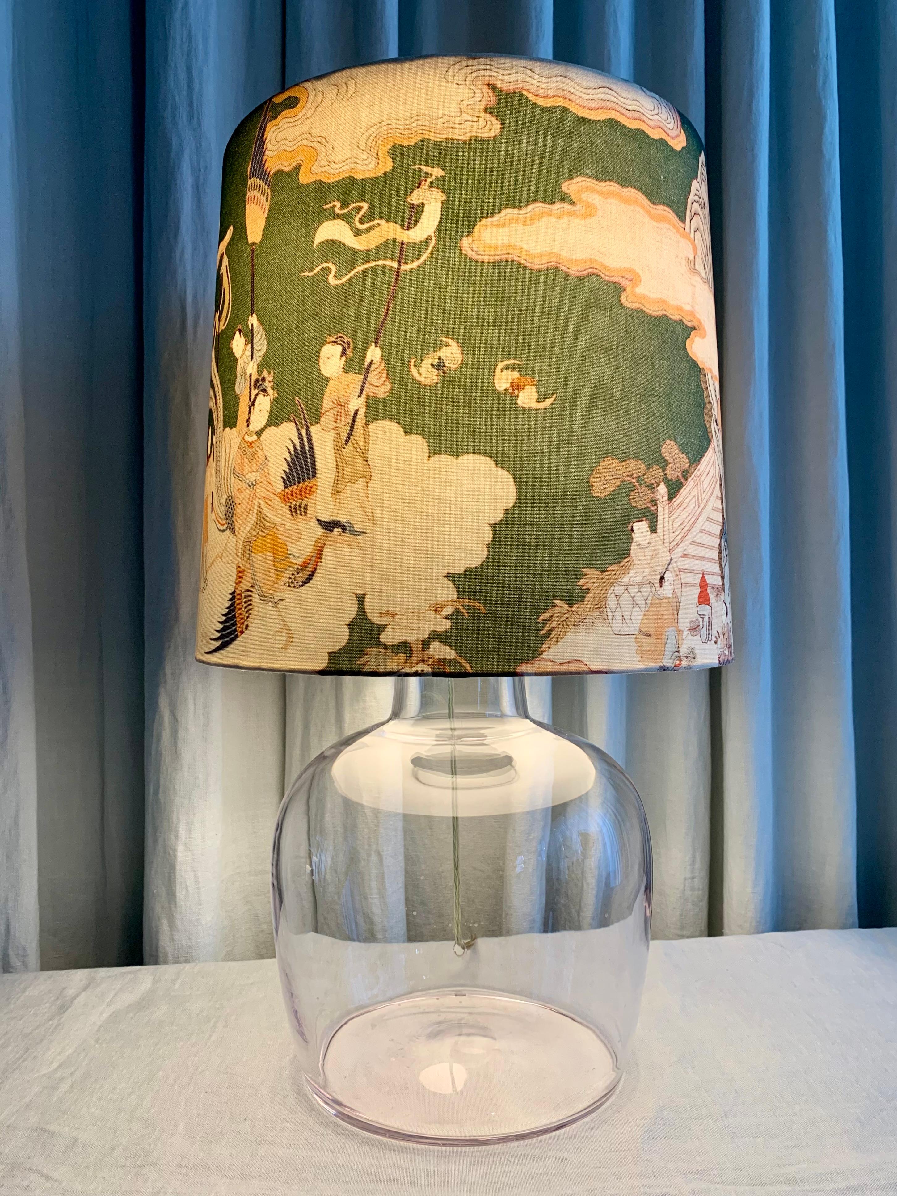 Large and very elegant 1960s Oriental style bojan/ginger jar shaped clear glass table lamp. The lamp base is mouth blown in heavy clear glass. With new handmade shade. 