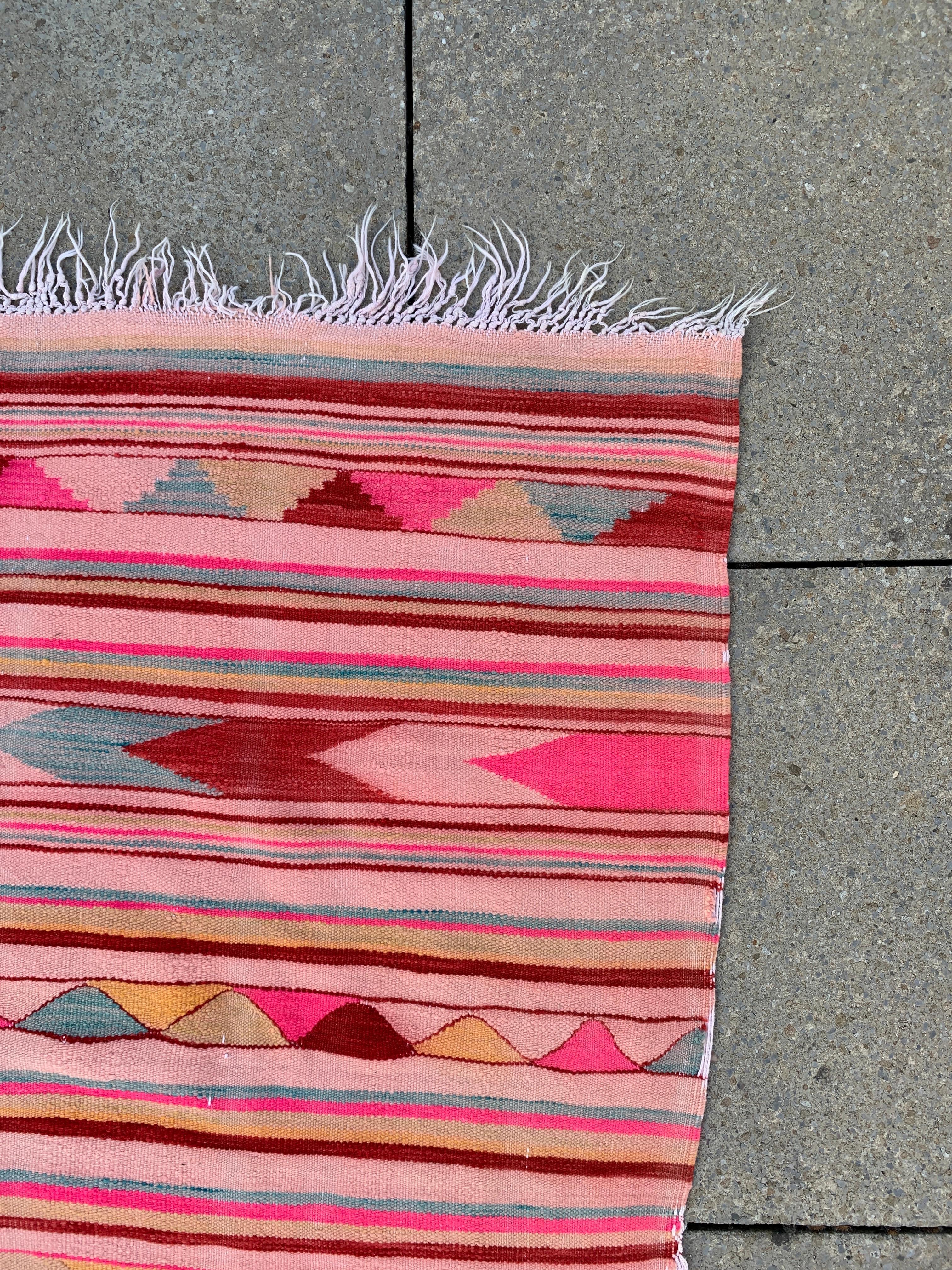 Large 1960s Pink Stripped Rug Handmade Vintage Algerian Geometrical 162x369cm In Good Condition For Sale In London, GB
