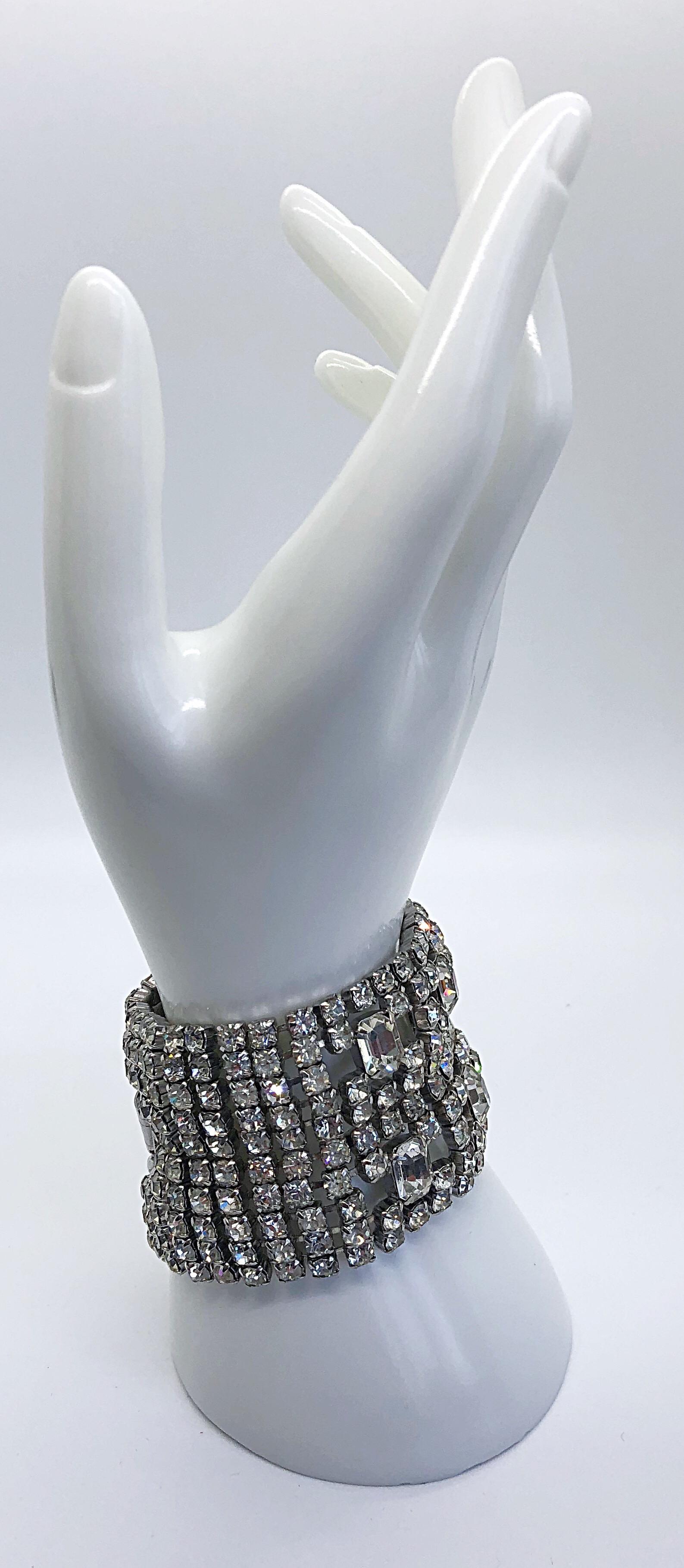 Grande manchette fantaisie vintage en strass Hollywood Glam avec bracelet des années 1960 en vente 9