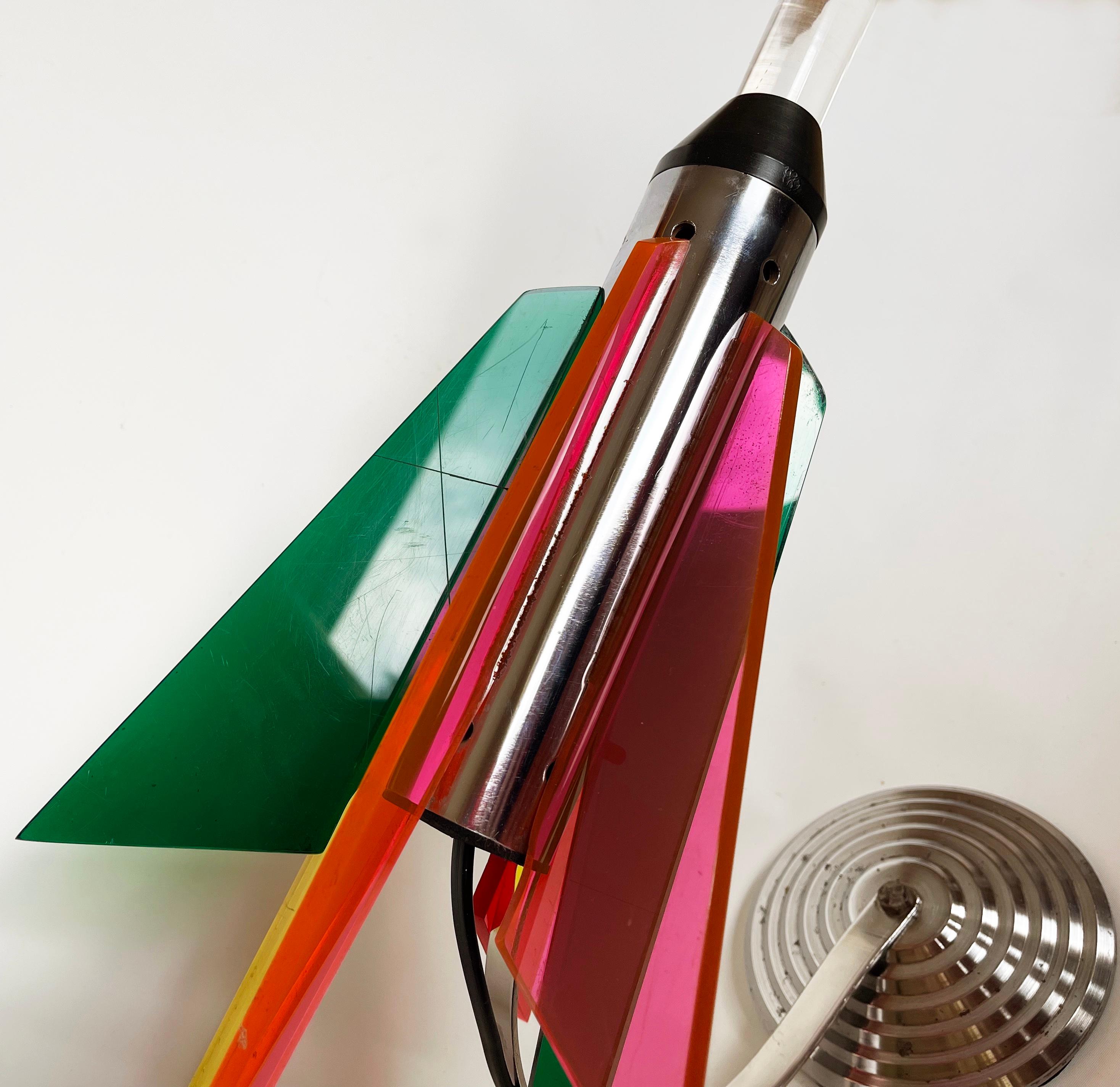 Grande lampe de table Rocket des années 1960 chromée et acrylique, Funky Mid-Century en vente 3